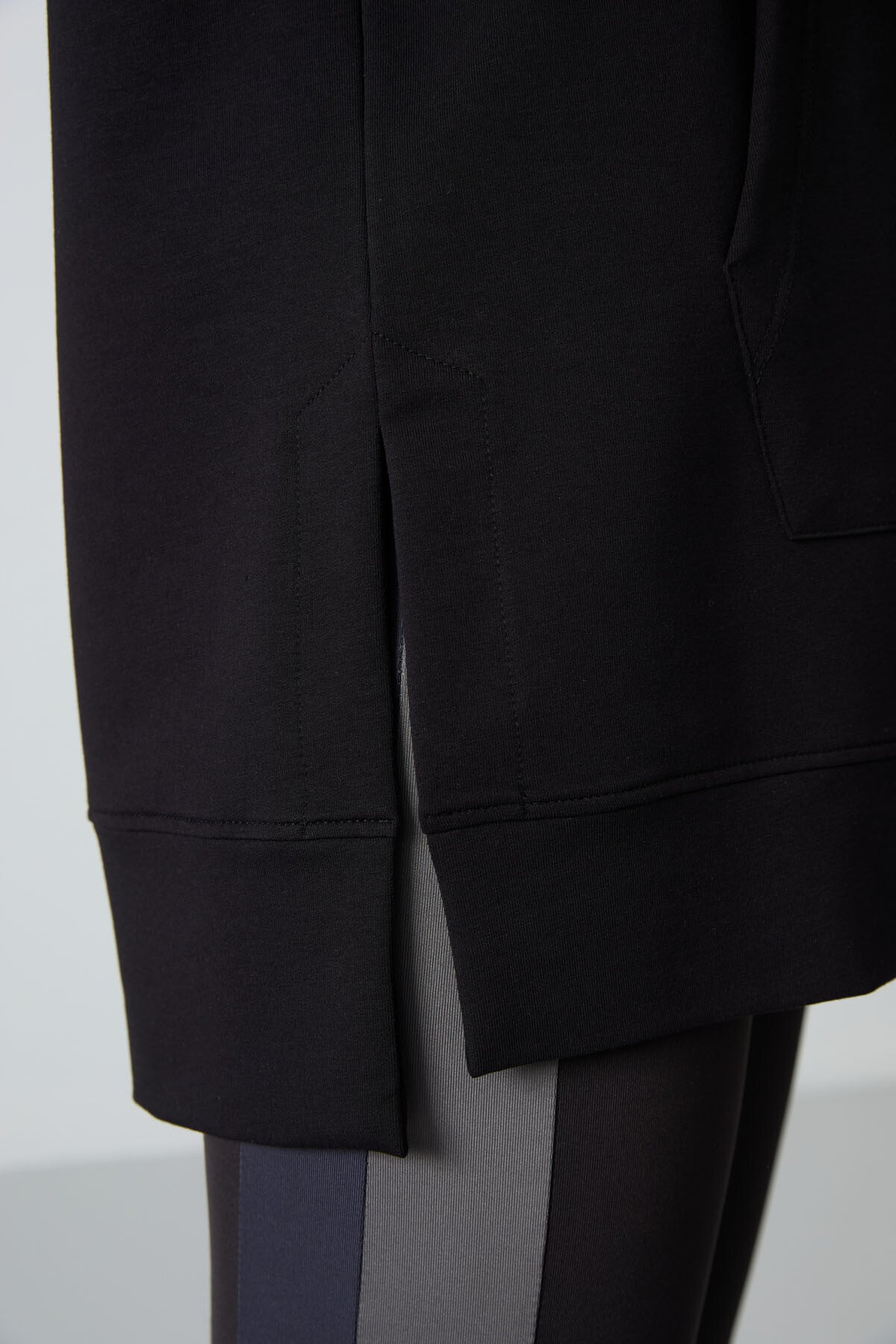 Siyah Balon Kol Yazı Nakışlı Kadın Oversize Tunik Sweatshirt - 97163