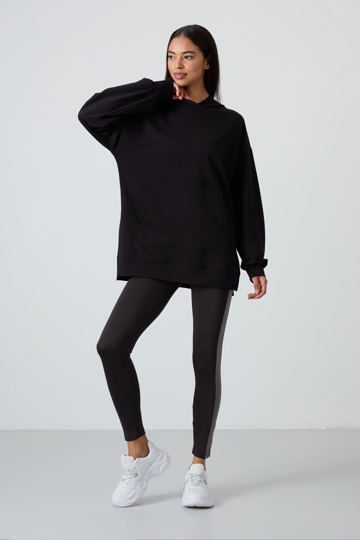 Siyah Balon Kol Yazı Nakışlı Kadın Oversize Tunik Sweatshirt - 97163