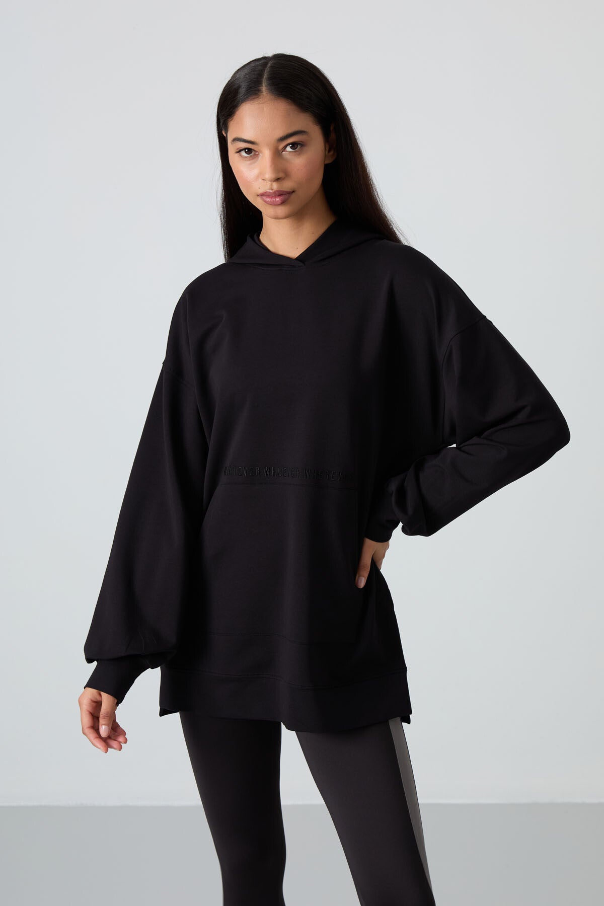 Siyah Balon Kol Yazı Nakışlı Kadın Oversize Tunik Sweatshirt - 97163