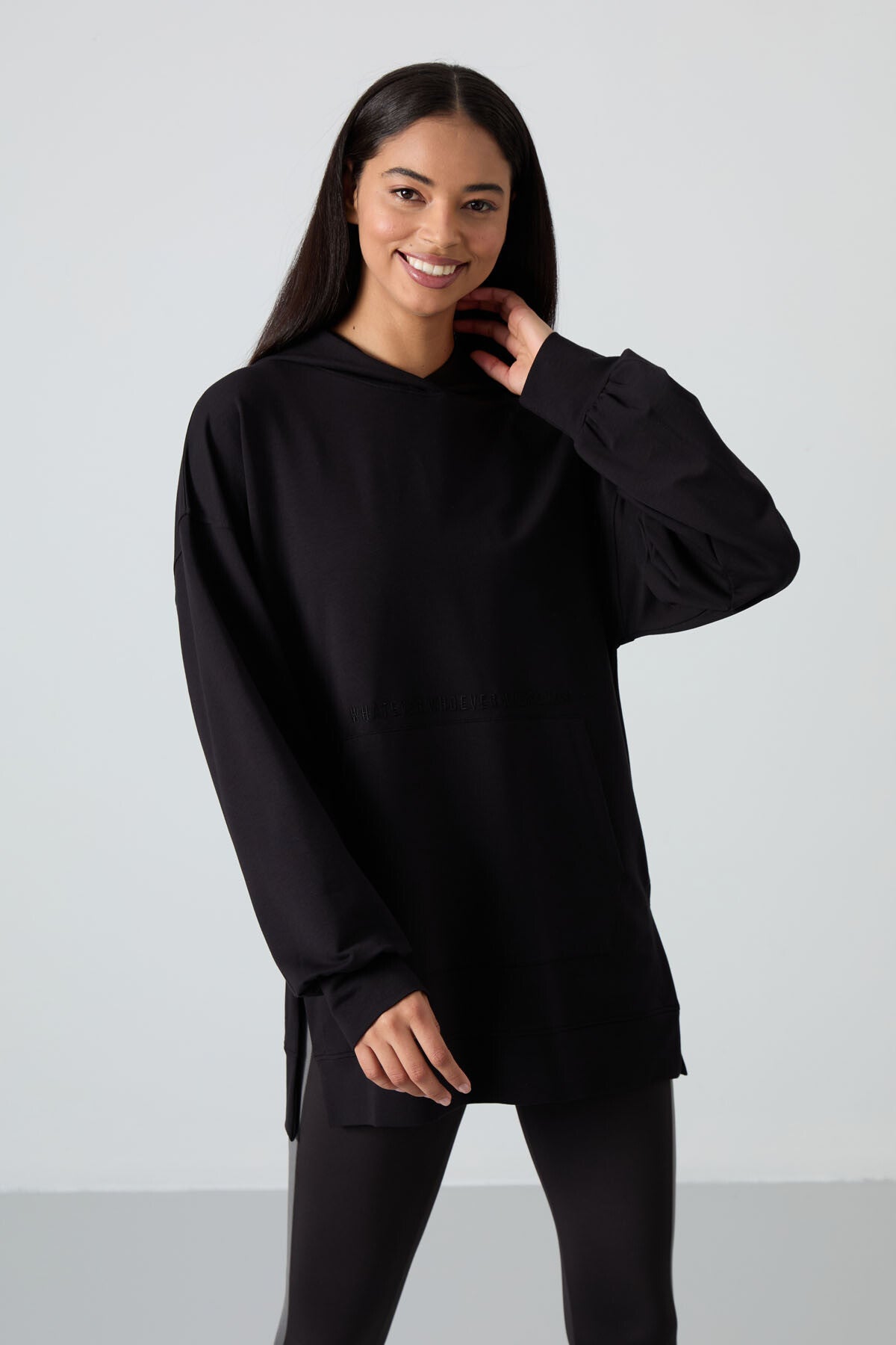 Siyah Balon Kol Yazı Nakışlı Kadın Oversize Tunik Sweatshirt - 97163