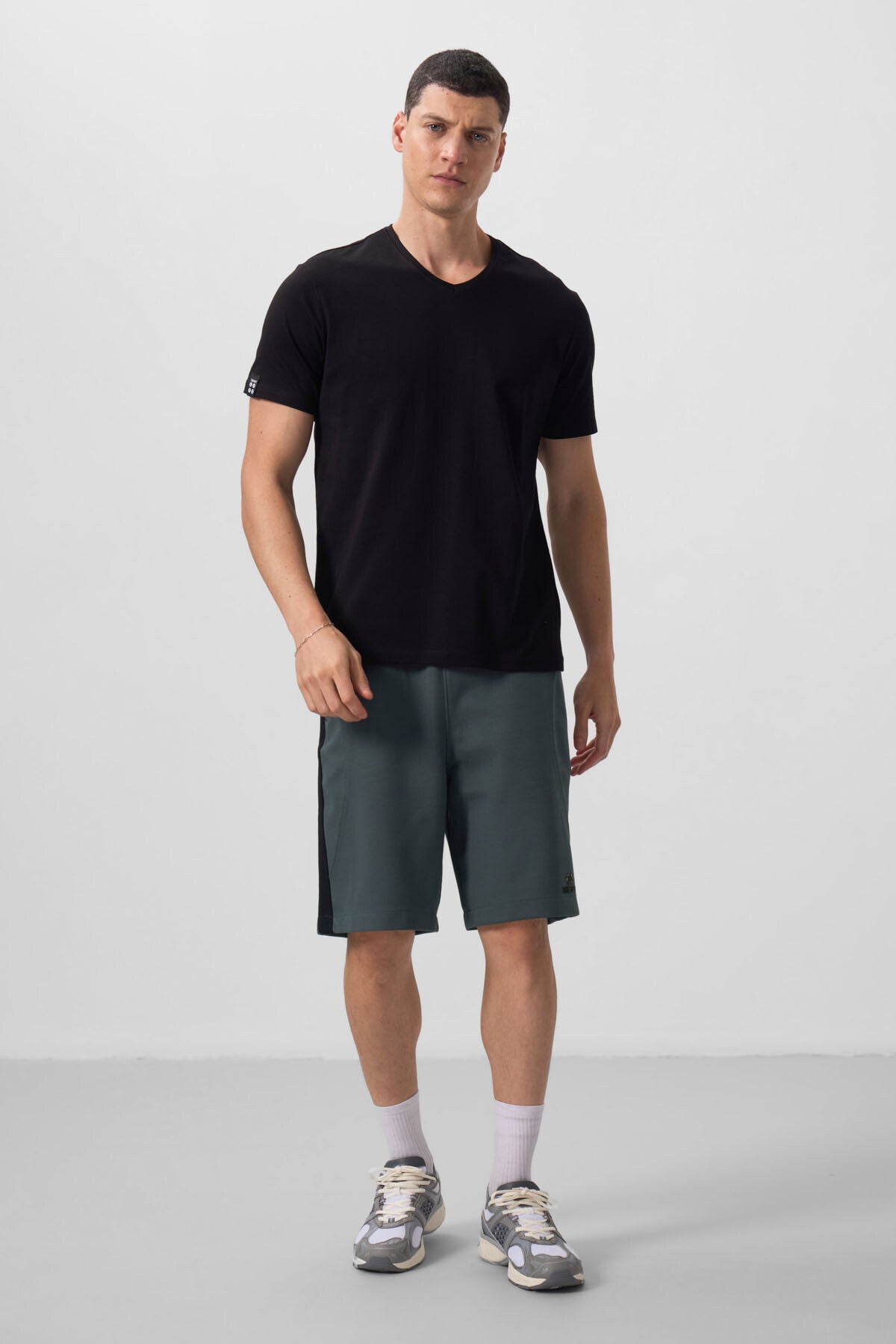 Siyah Basic Kısa Kol Standart Kalıp V Yaka Erkek T-Shirt - 87912