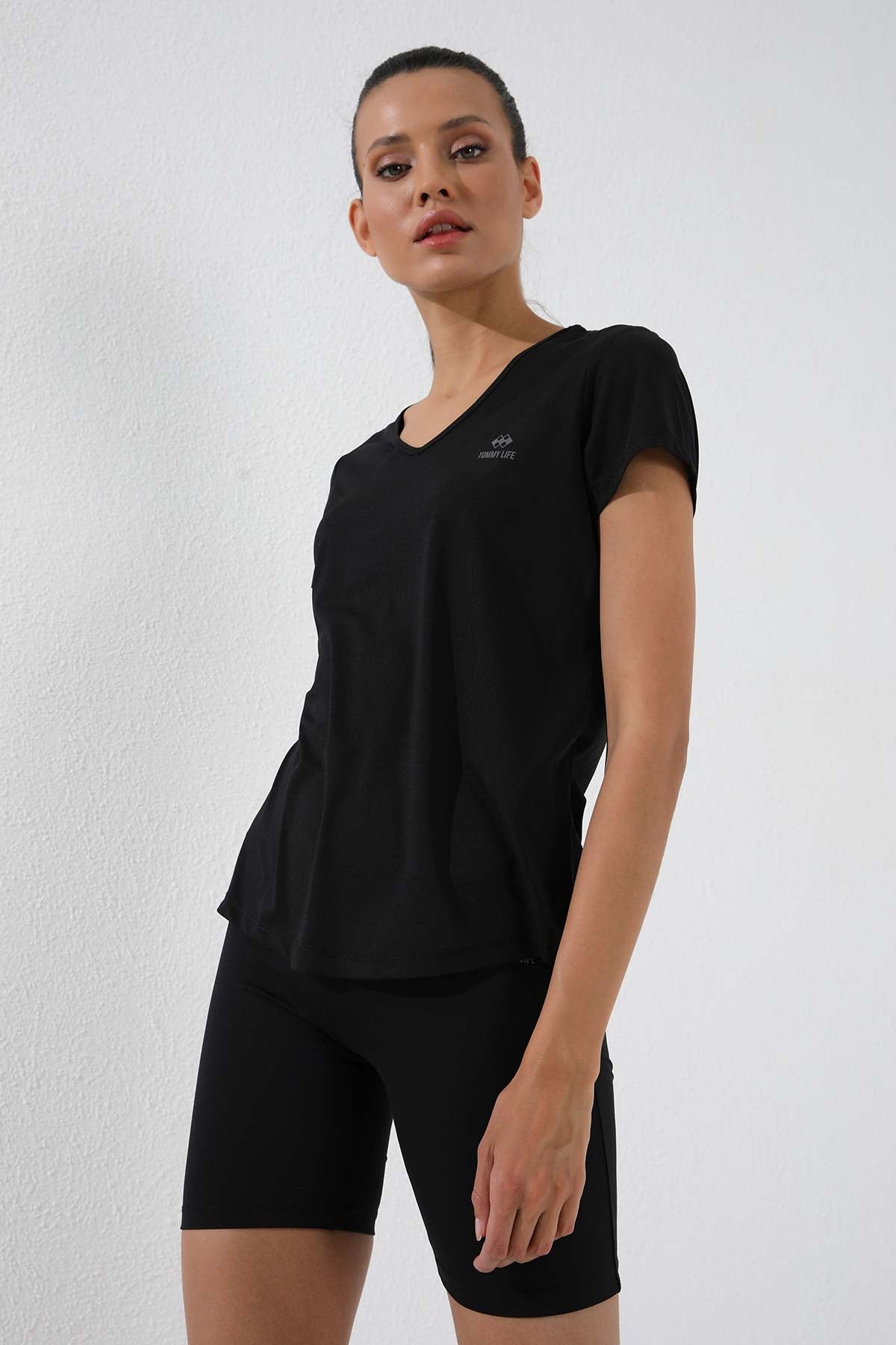 Siyah Basic Kısa Kol Standart Kalıp V Yaka Kadın T-Shirt - 97145