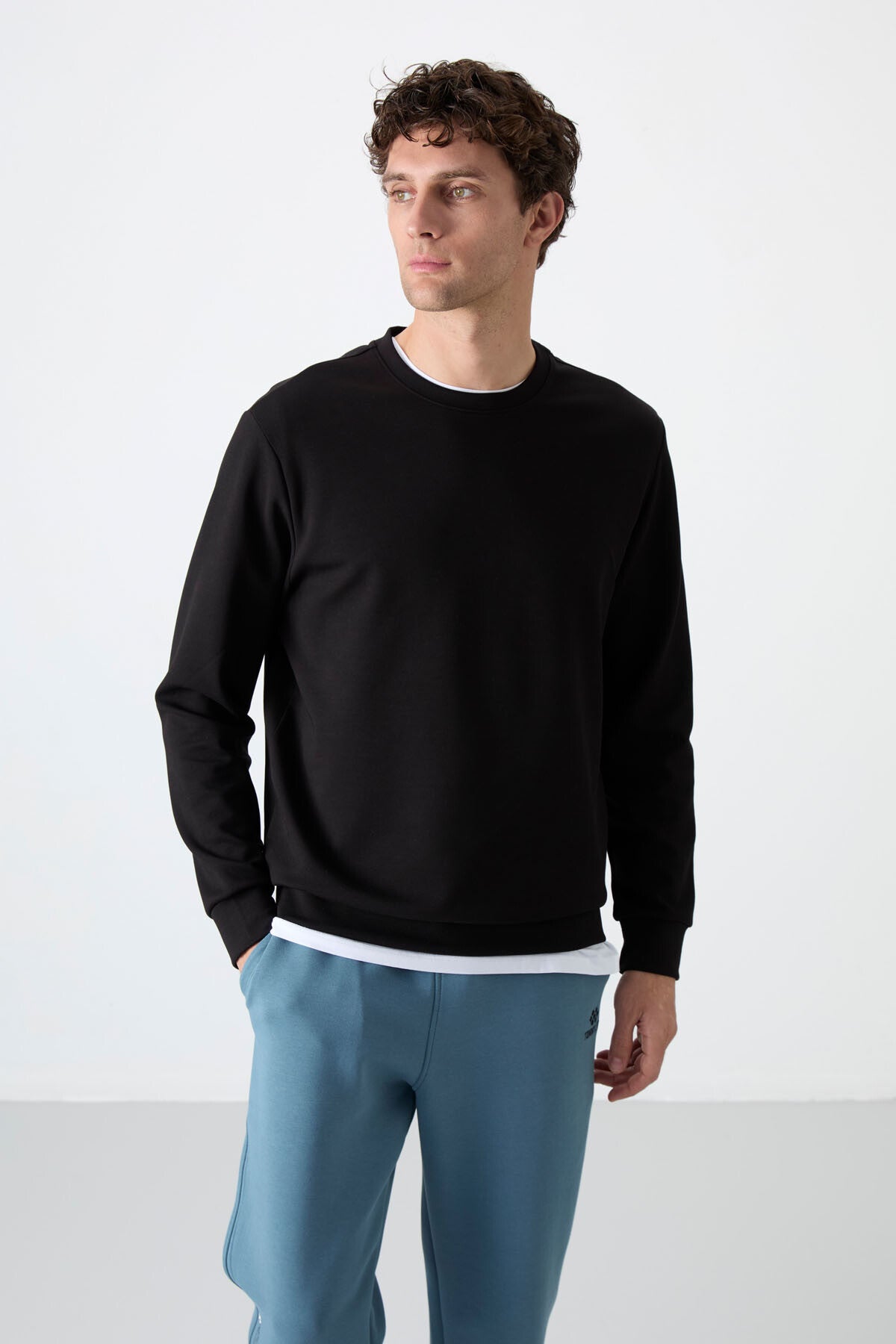 Siyah Basic O Yaka Rahat Form Erkek Sweatshirt - 88053