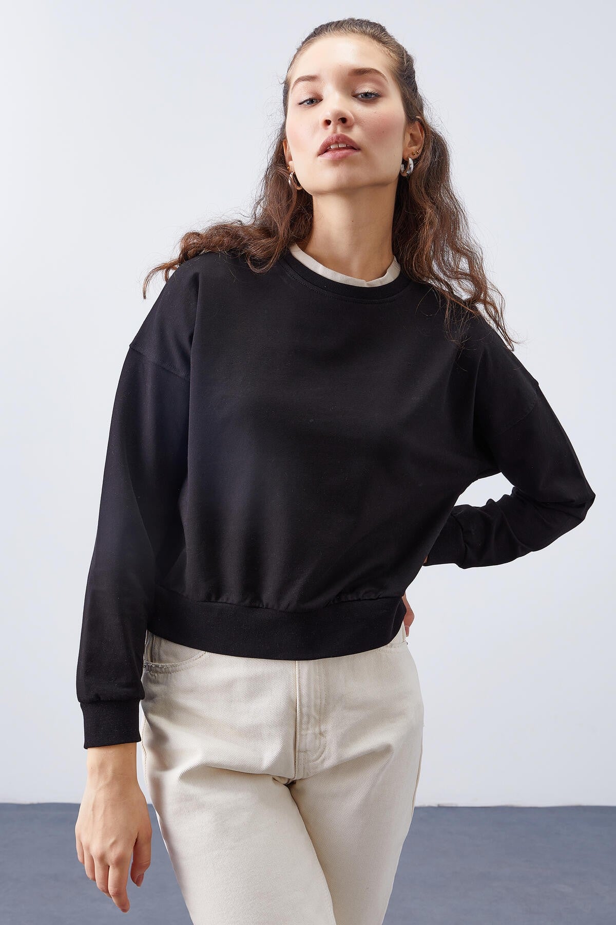 Siyah Basic Rahat Form O Yaka Kadın Sweatshirt - 97114