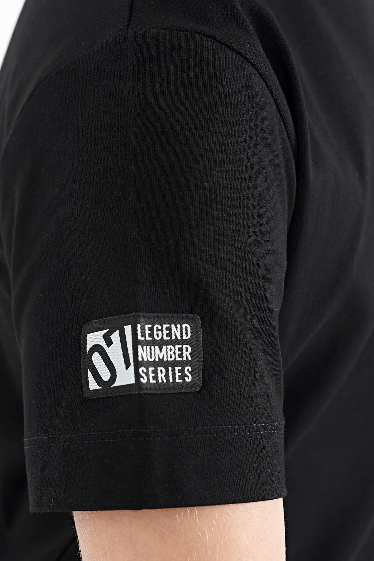 Siyah Baskı Detaylı O Yaka Standart Kalıp Erkek Çocuk T-Shirt - 11104