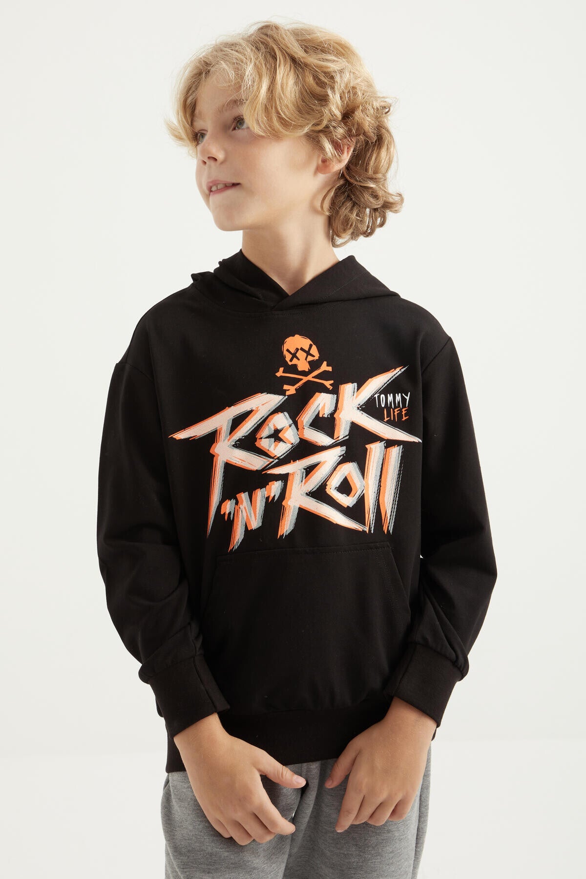 Siyah Yazı Baskılı Kanguru Cepli Kapüşonlu Standart Kalıp Erkek Çocuk Sweatshirt - 11002