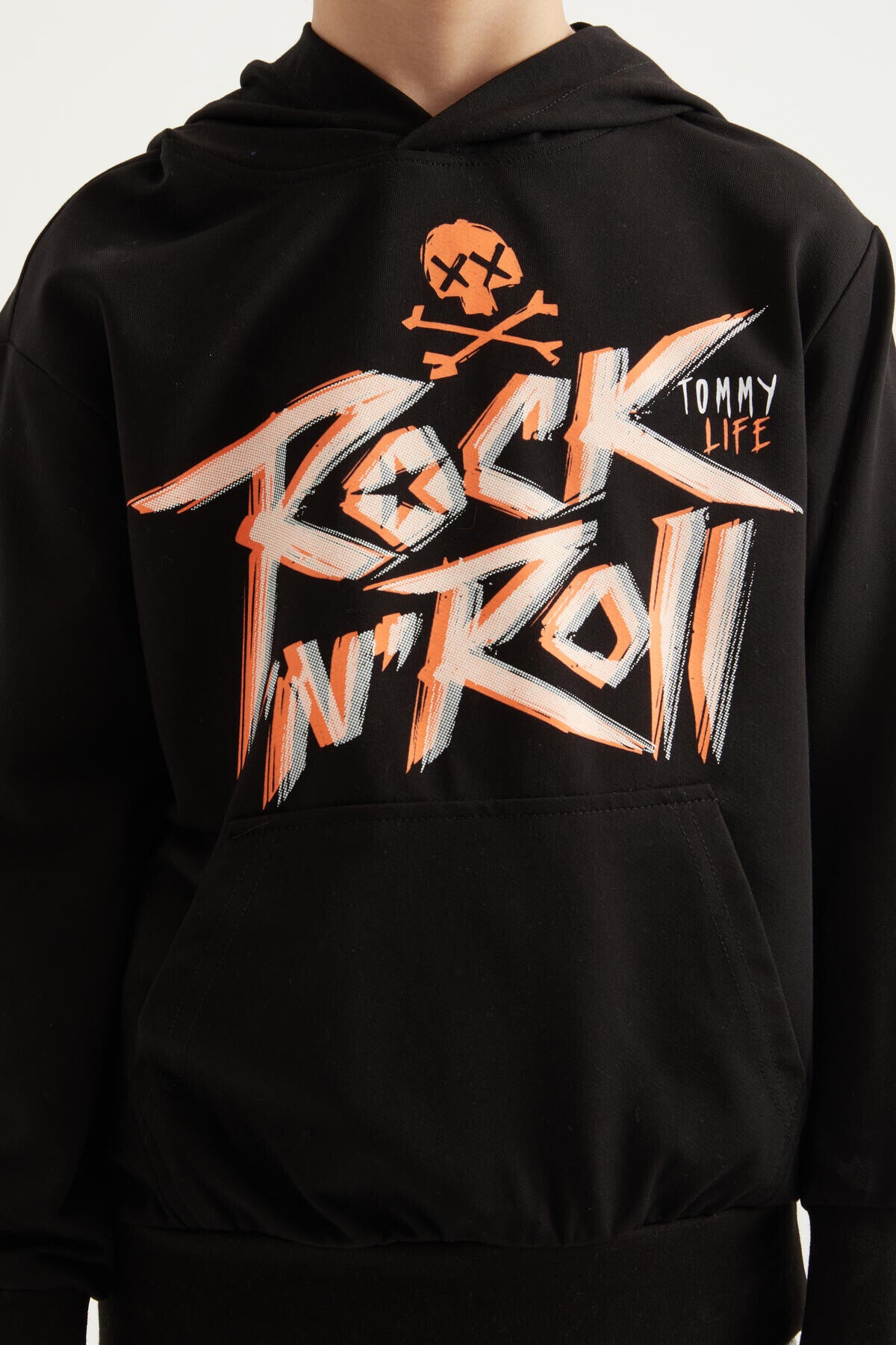 Siyah Yazı Baskılı Kanguru Cepli Kapüşonlu Standart Kalıp Erkek Çocuk Sweatshirt - 11002