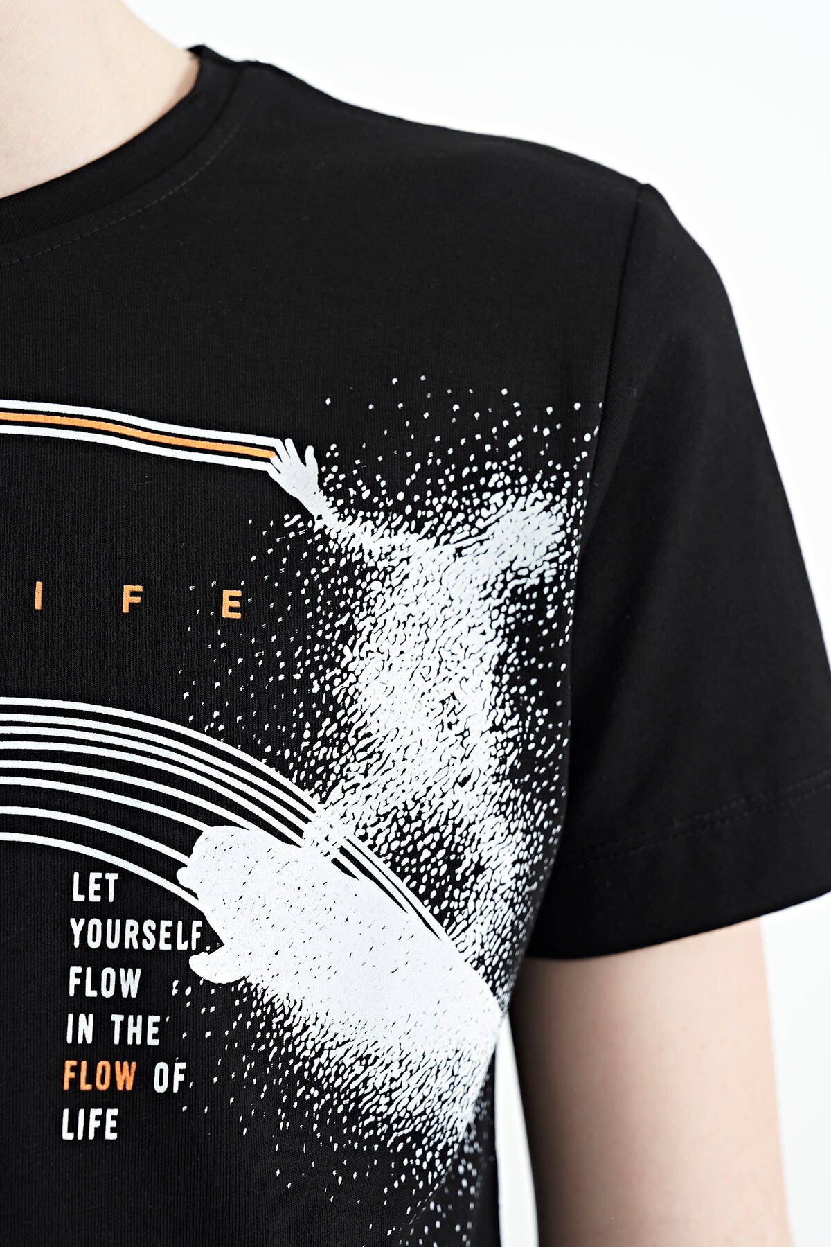 Siyah Baskı Detaylı Standart Kalıp O Yaka Erkek Çocuk T-Shirt - 11133
