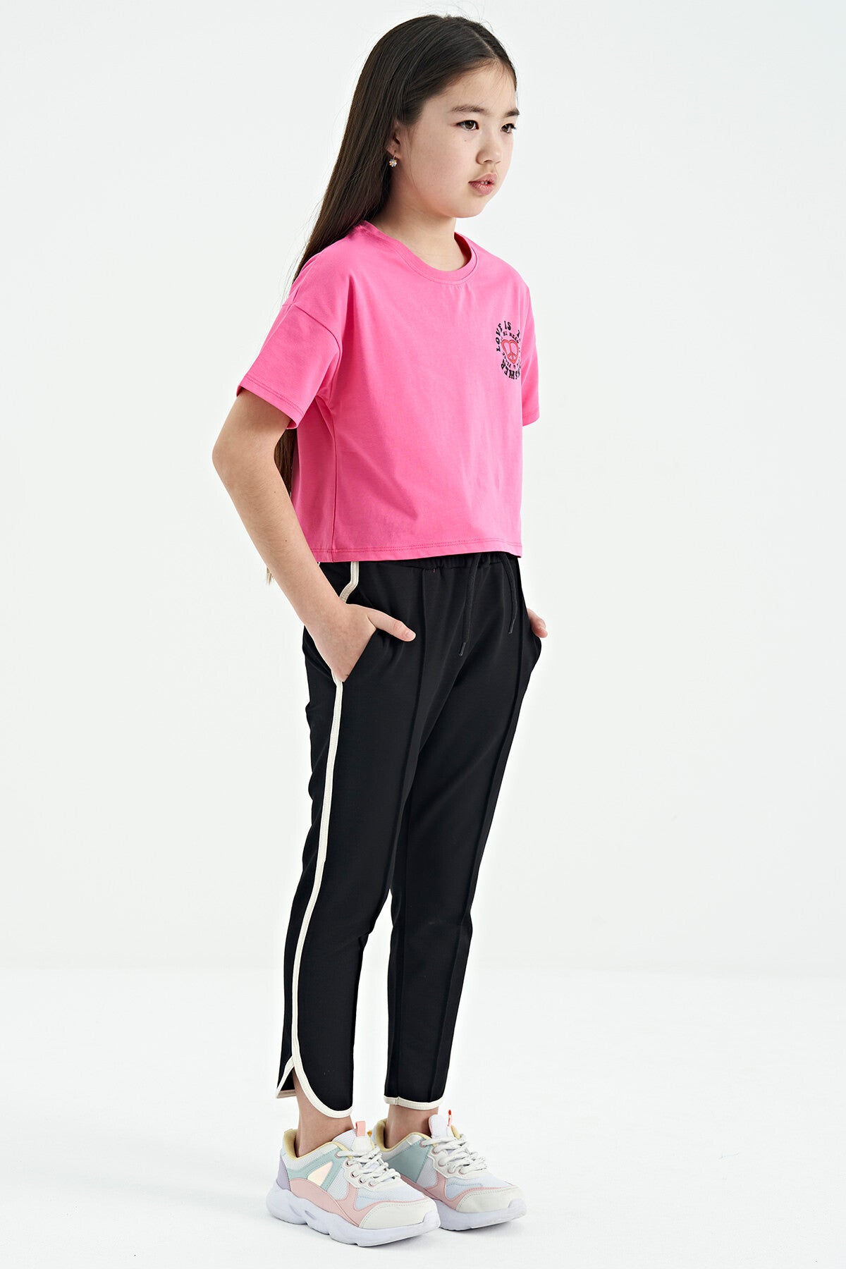 Siyah Biye Detaylı Bağcıklı Ön Nevürlü Geniş Paçalı Kız Çocuk Eşofman Altı - 75124