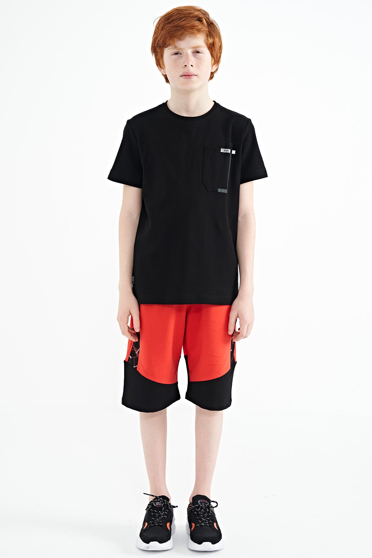 Siyah Cep Detaylı O Yaka Standart Kalıp Erkek Çocuk T-Shirt - 11120