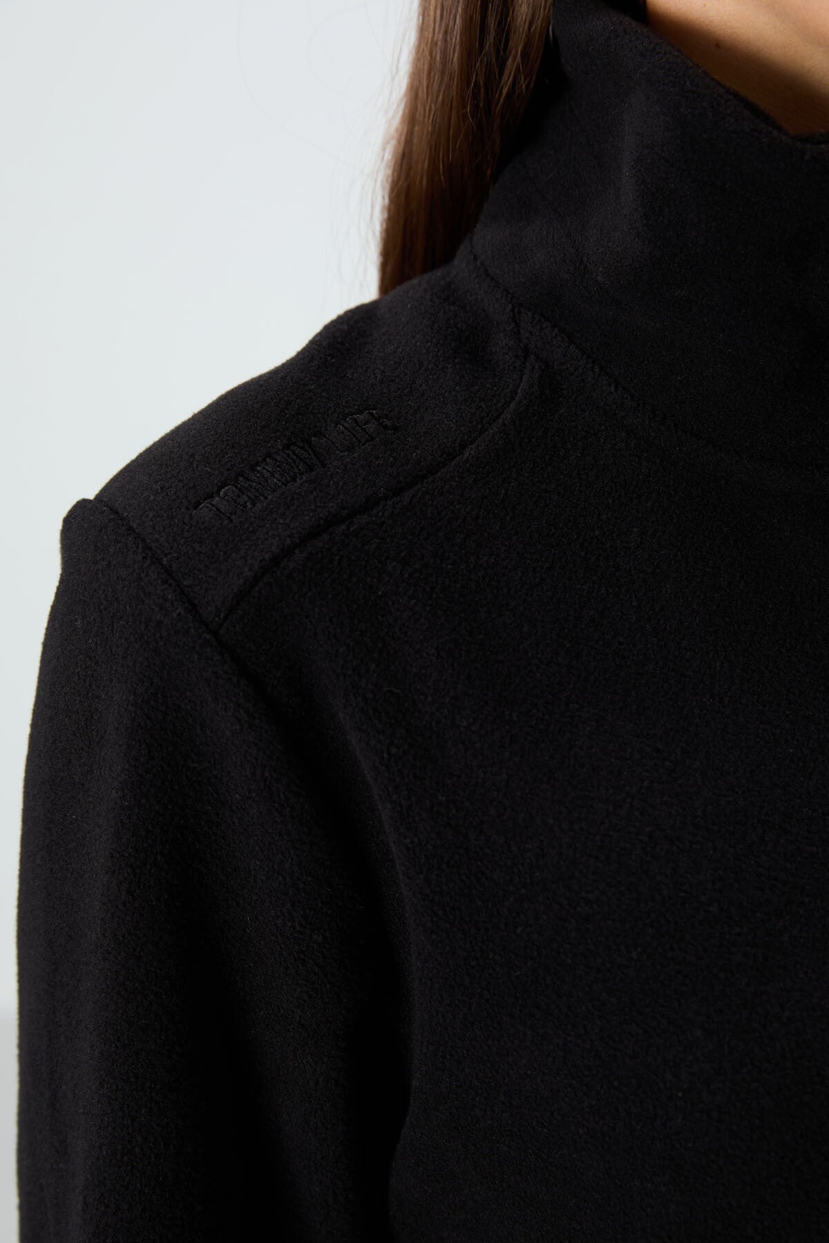 Siyah Dik Yaka Fermuarlı Rahat Form Kadın Polar Sweatshirt - 97173