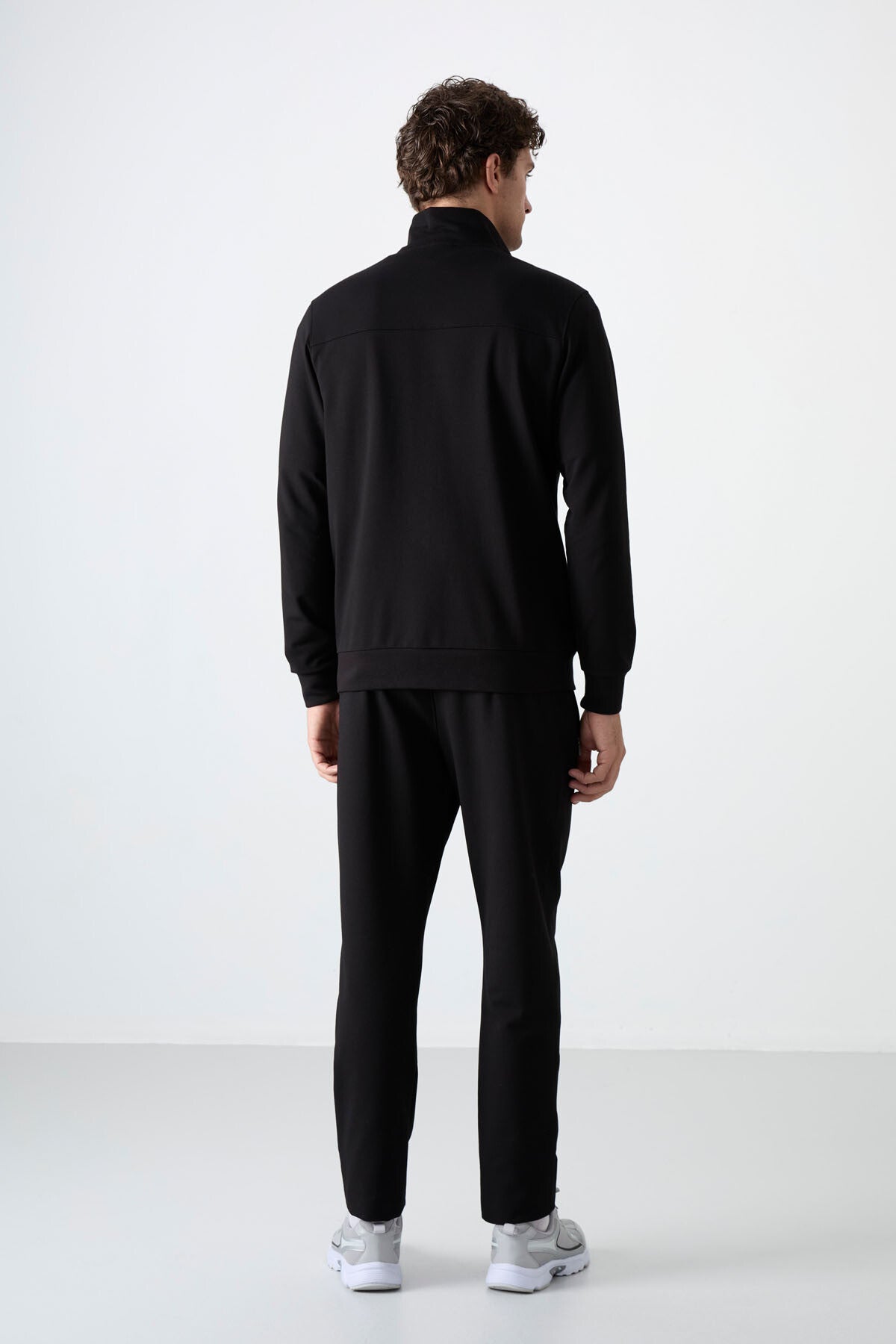 Siyah Dik Yaka Fermuarlı Rahat Form Klasik Paça Erkek Eşofman Takımı - 85072