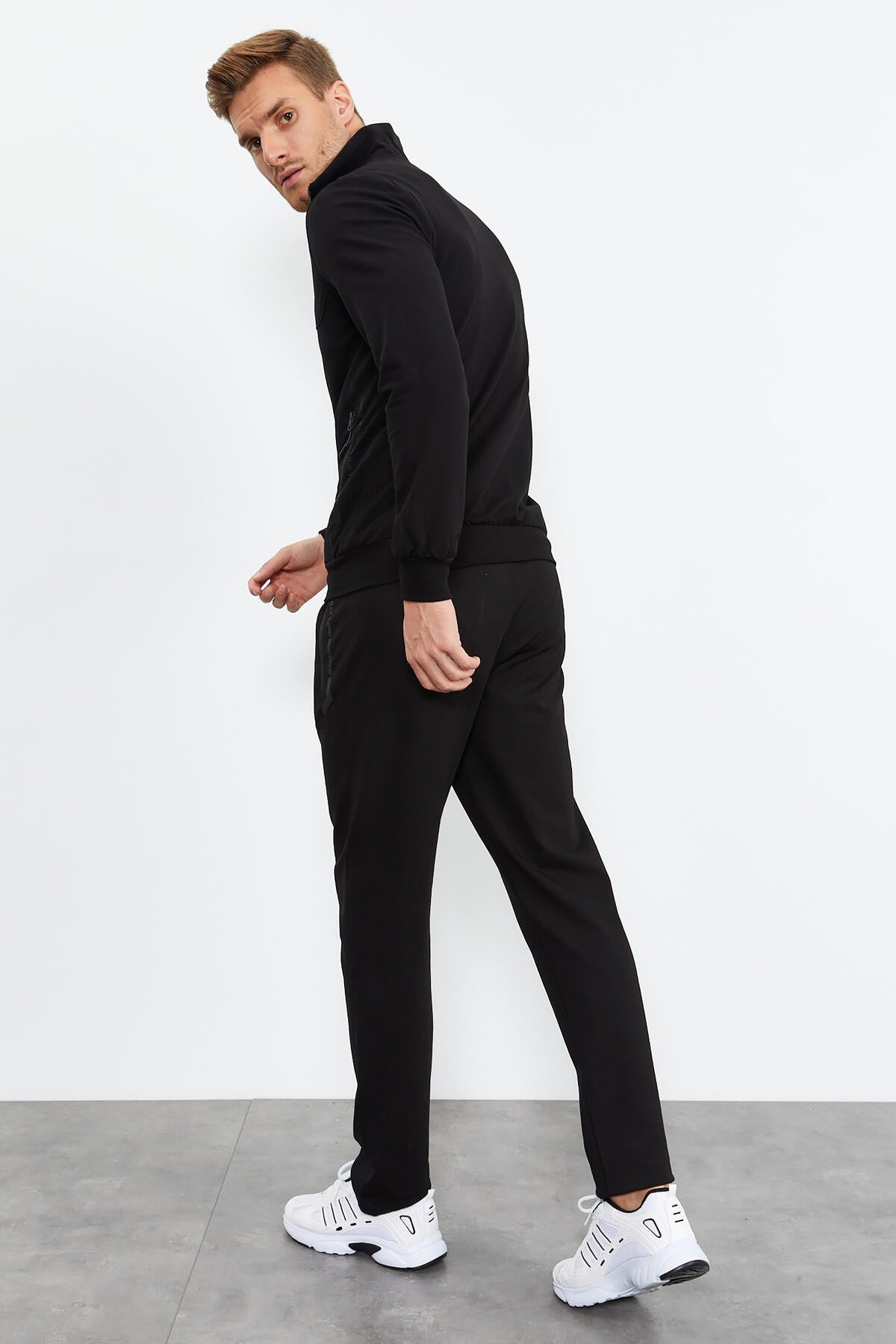 Siyah Dik Yaka Fermuarlı Standart Kalıp Klasik Paça Erkek Eşofman Takımı - 85152