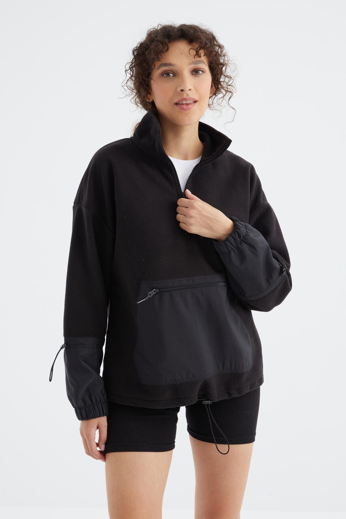 Siyah Etek Ucu Büzgülü Yarım Fermuarlı Oversize Kadın Polar Sweatshirt - 97238