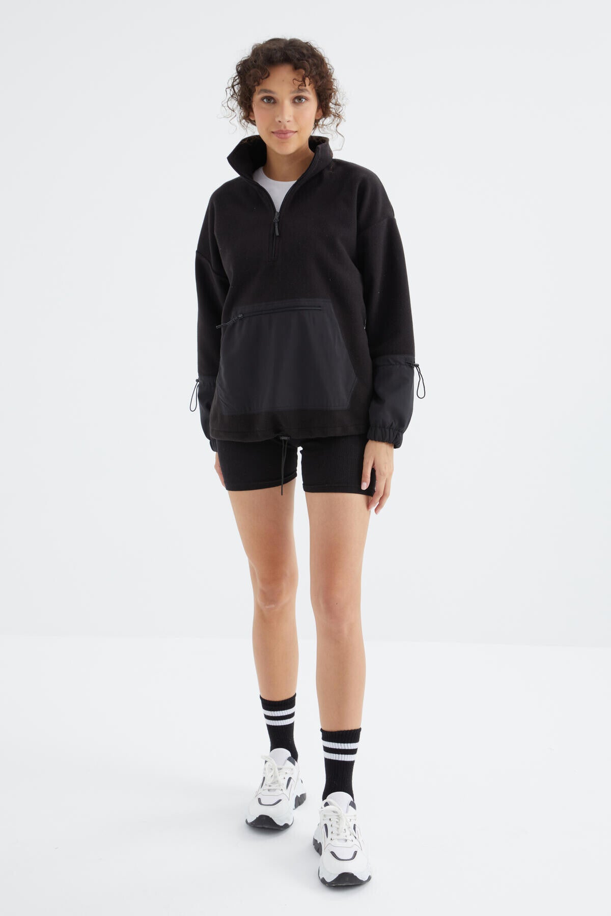 Siyah Etek Ucu Büzgülü Yarım Fermuarlı Oversize Kadın Polar Sweatshirt - 97238