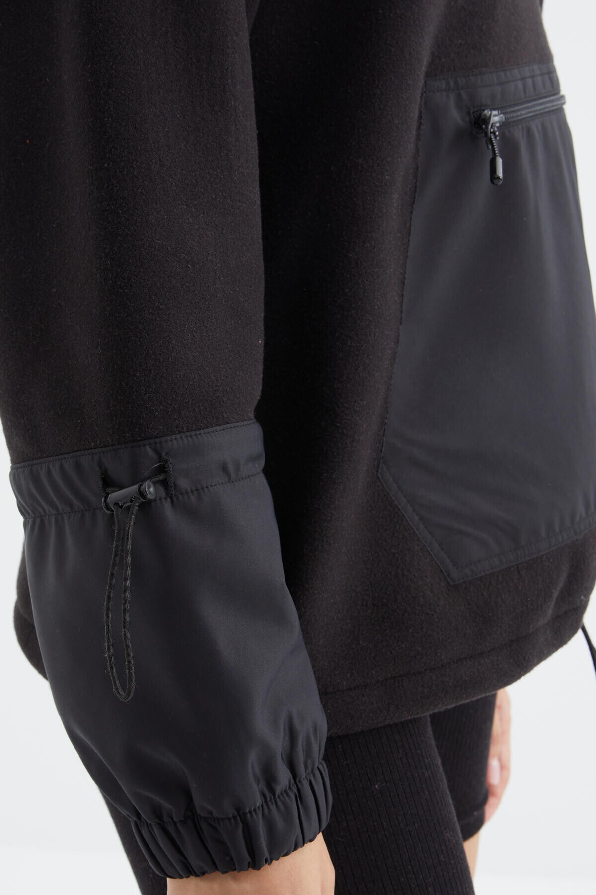 Siyah Etek Ucu Büzgülü Yarım Fermuarlı Oversize Kadın Polar Sweatshirt - 97238
