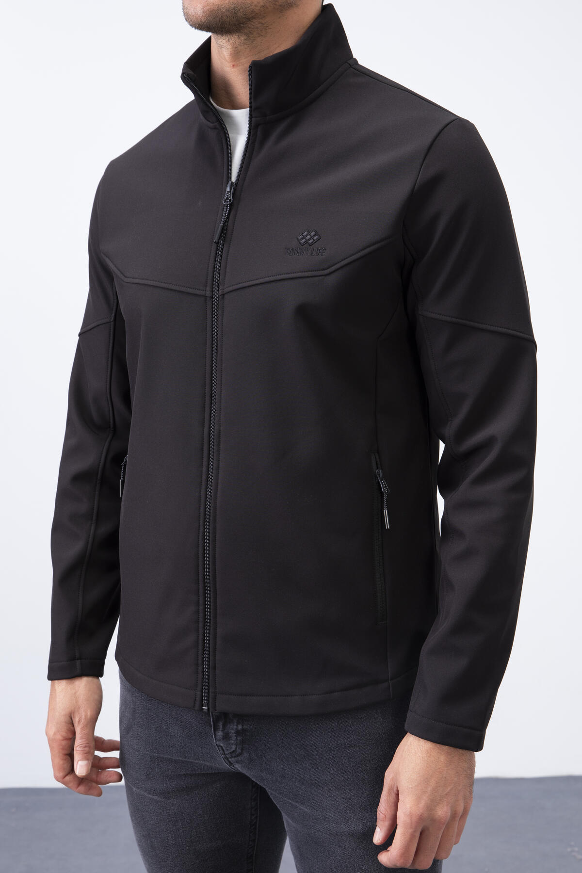 Siyah Fermuarlı Dik Yaka Su ve Rüzgar Geçirmez Softshell Erkek Mont - 88050