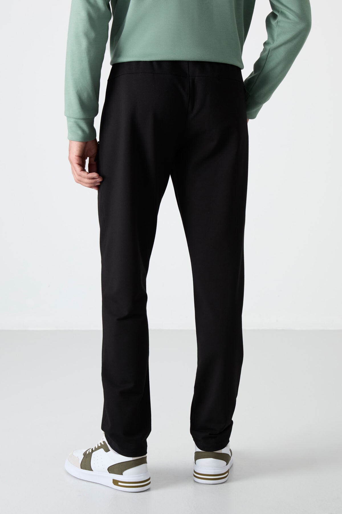 Siyah Fermuarlı Üç Cepli Dar Kalıp Klasik Paça Erkek Eşofman Alt - 84671