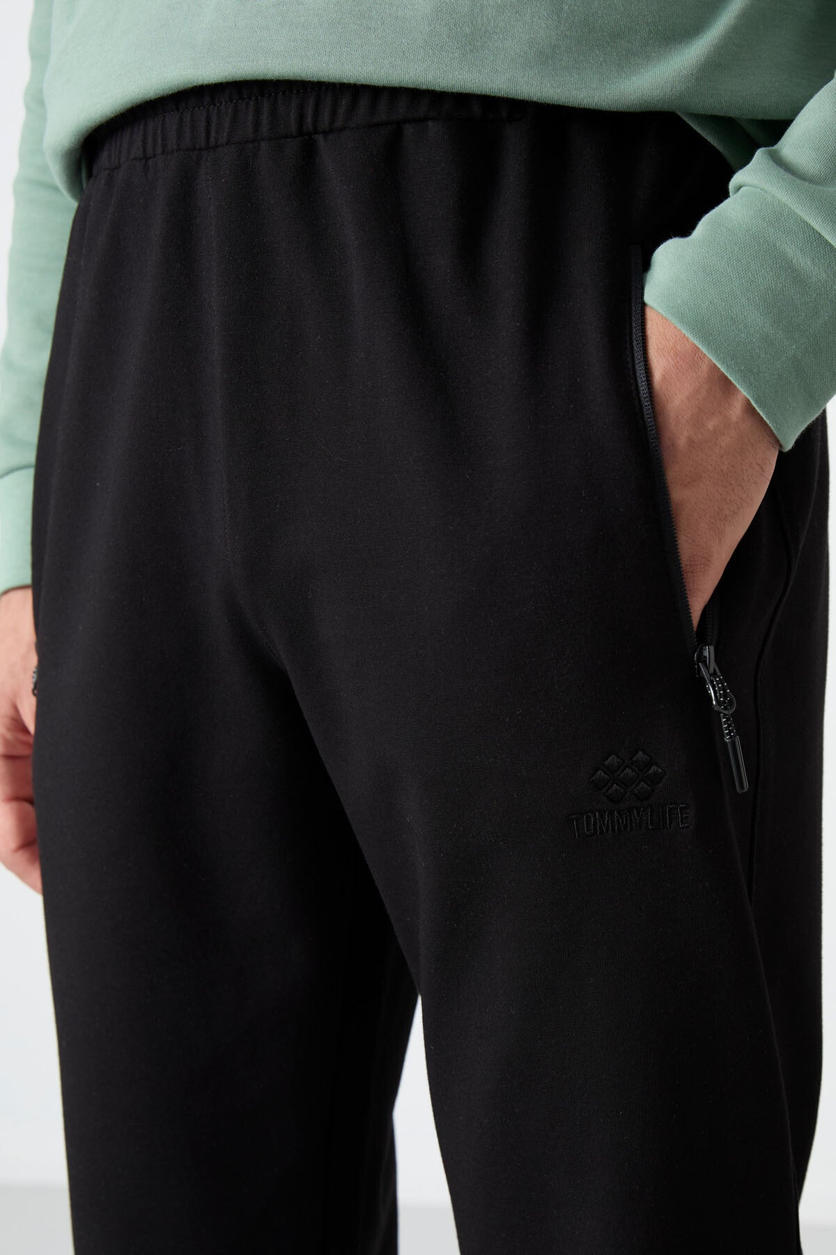 Siyah Fermuarlı Üç Cepli Dar Kalıp Klasik Paça Erkek Eşofman Alt - 84671