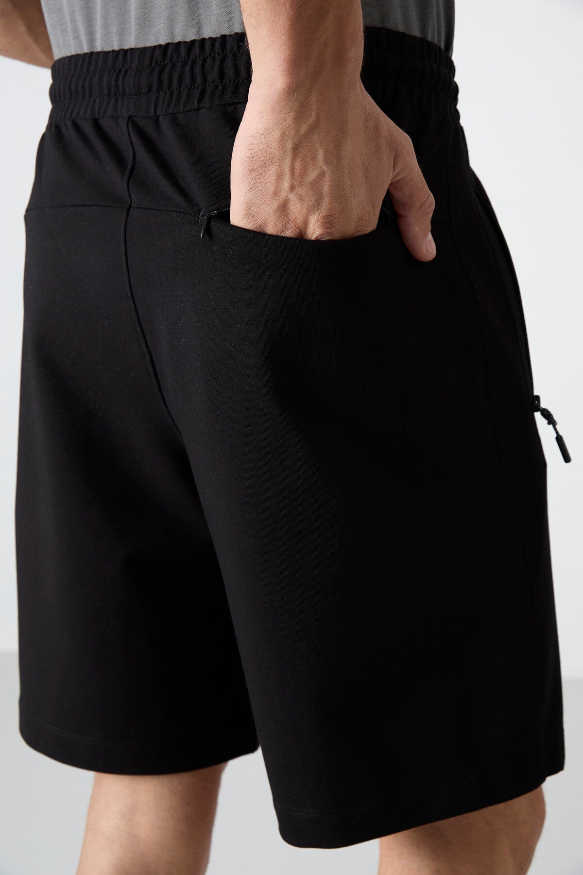 Siyah Gizli Fermuar Arka Cepli Bağcıklı Standart Kalıp Erkek Şort - 81136
