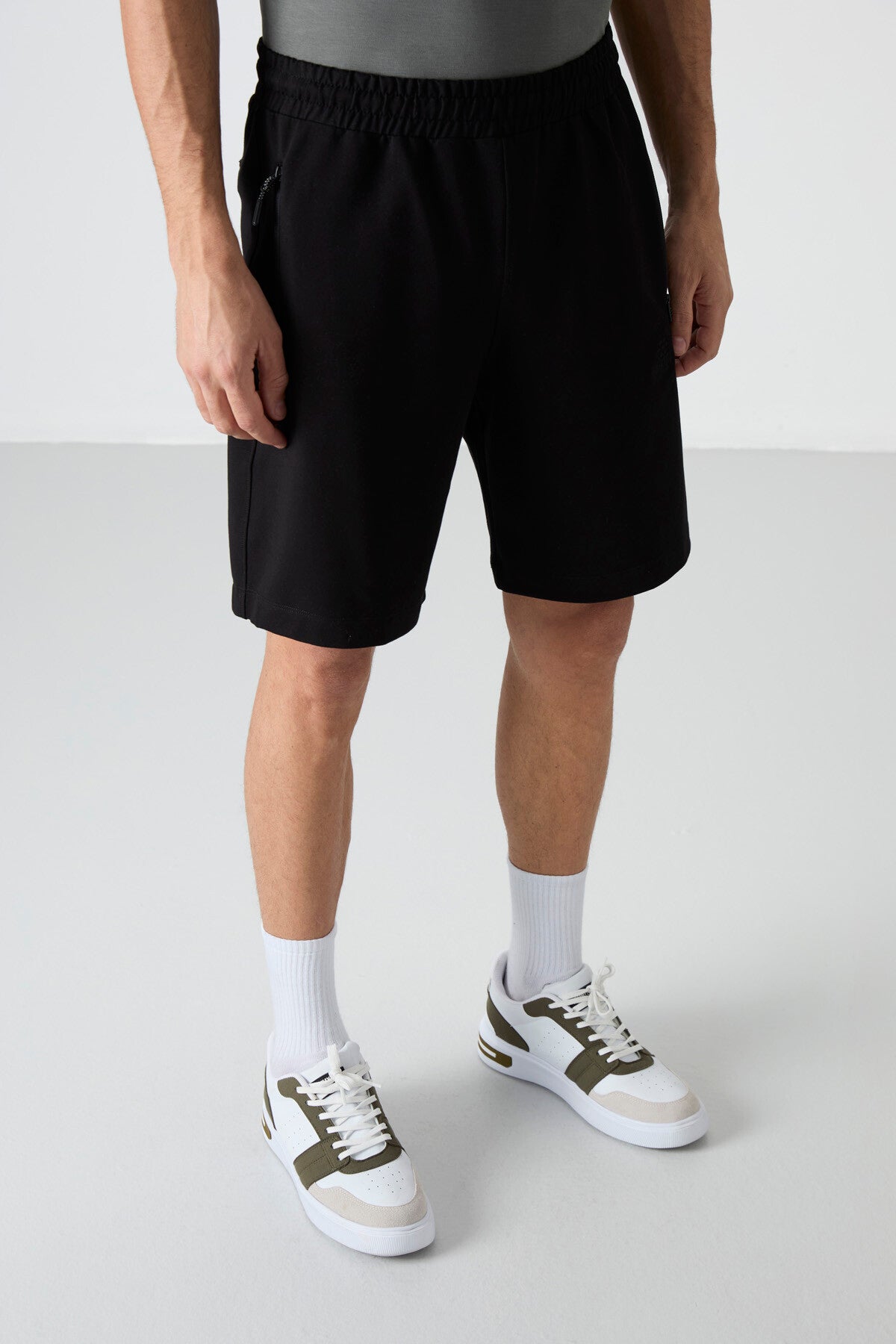 Siyah Gizli Fermuar Arka Cepli Bağcıklı Standart Kalıp Erkek Şort - 81136