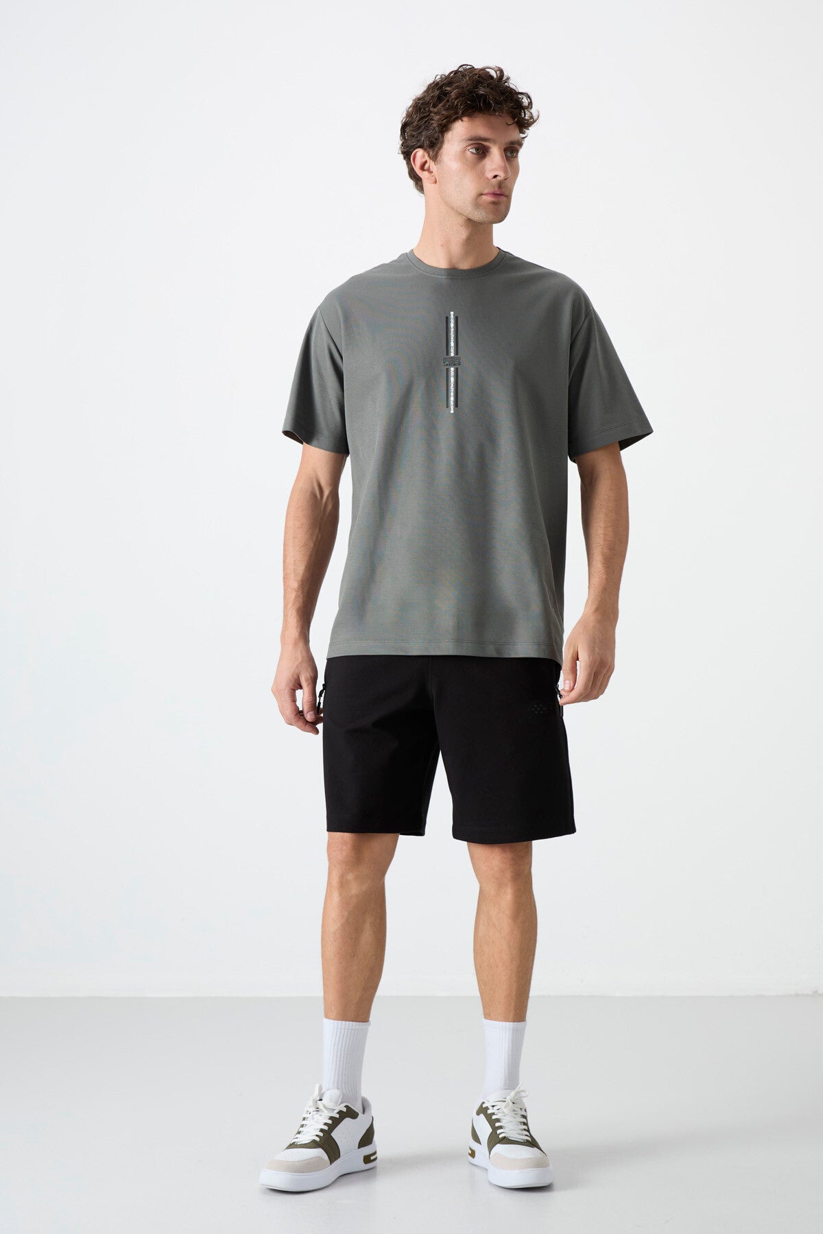 Siyah Gizli Fermuar Arka Cepli Bağcıklı Standart Kalıp Erkek Şort - 81136