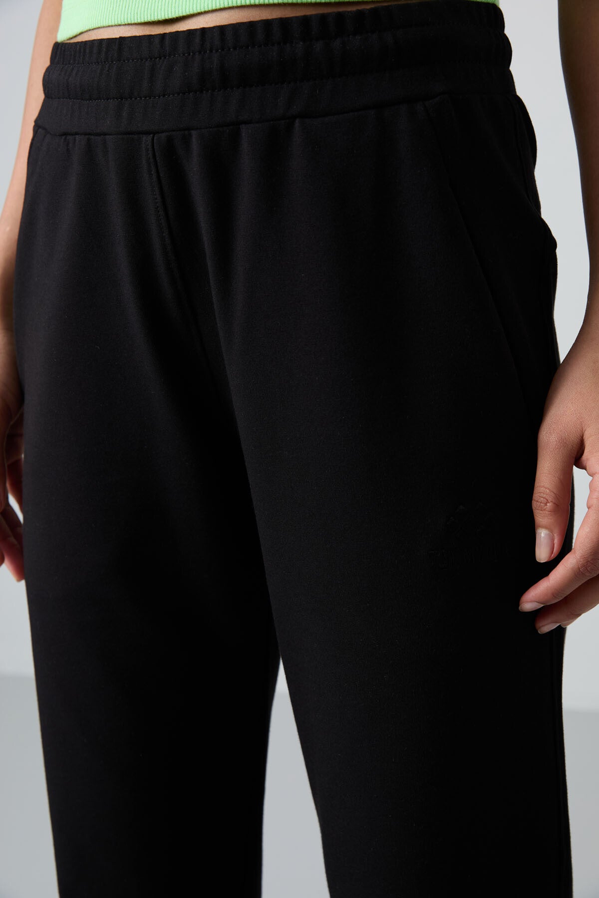 Siyah Gizli Fermuar Cepli Rahat Form Klasik Paça Kadın Eşofman Alt - 94148