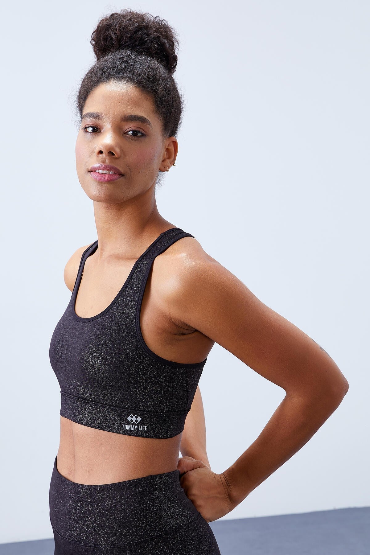 Siyah-gümüş - Siyah Yüksek Bel Toparlayıcılı Sırt Detaylı Slim Fit Büstiyer Kadın Tayt Takım - 95281