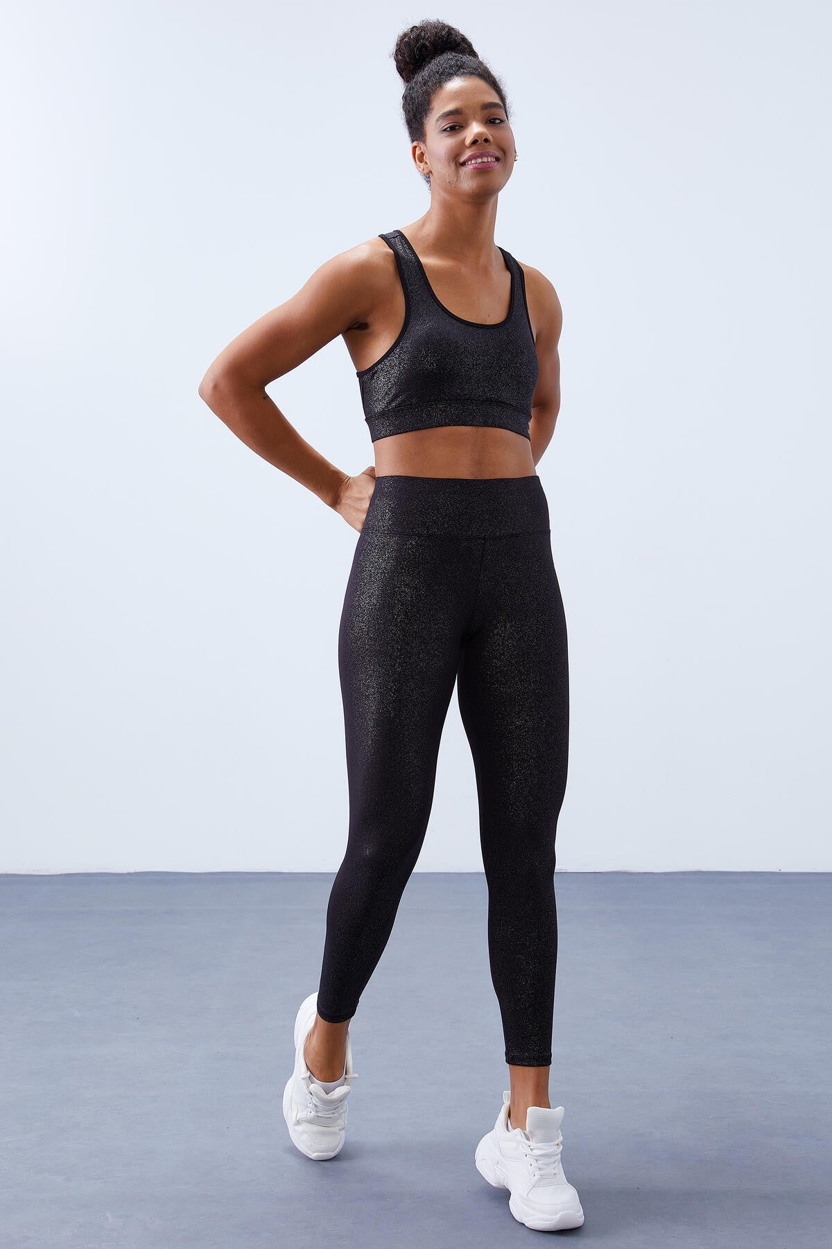 Siyah-gümüş - Siyah Yüksek Bel Toparlayıcılı Sırt Detaylı Slim Fit Büstiyer Kadın Tayt Takım - 95281