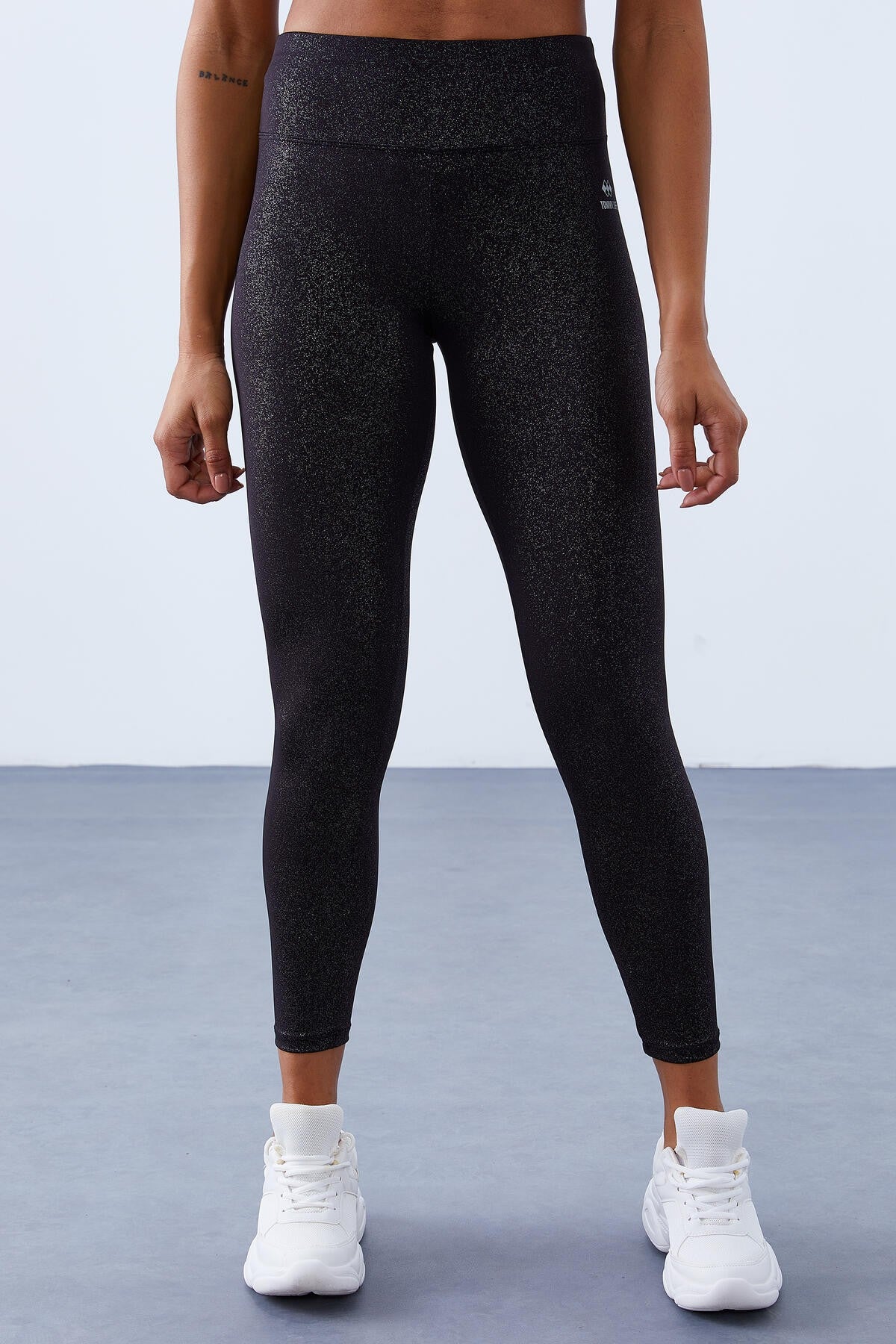 Siyah-gümüş - Siyah Yüksek Bel Toparlayıcılı Sırt Detaylı Slim Fit Büstiyer Kadın Tayt Takım - 95281