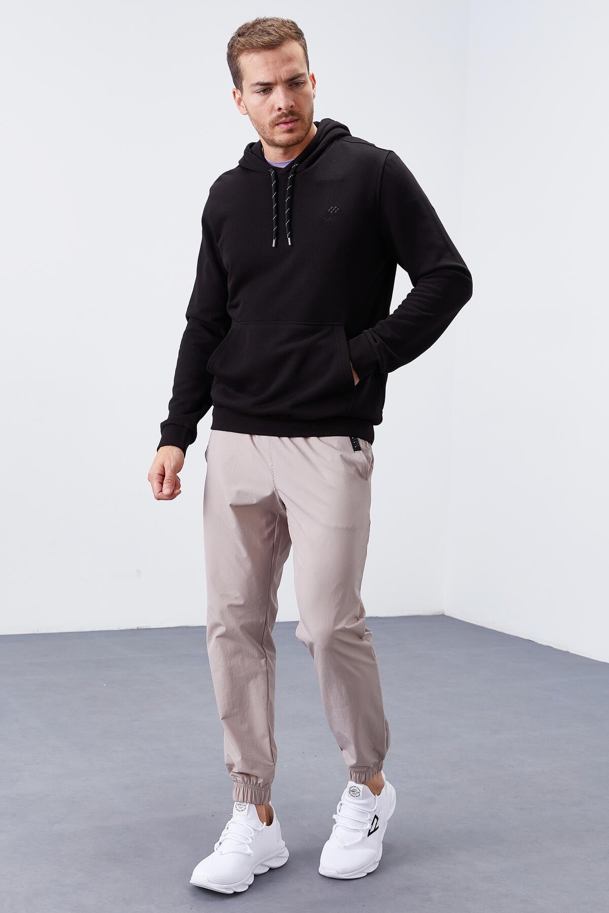 Siyah Kanguru Cep Standart Kalıp Kapüşonlu Erkek Sweatshirt - 87872