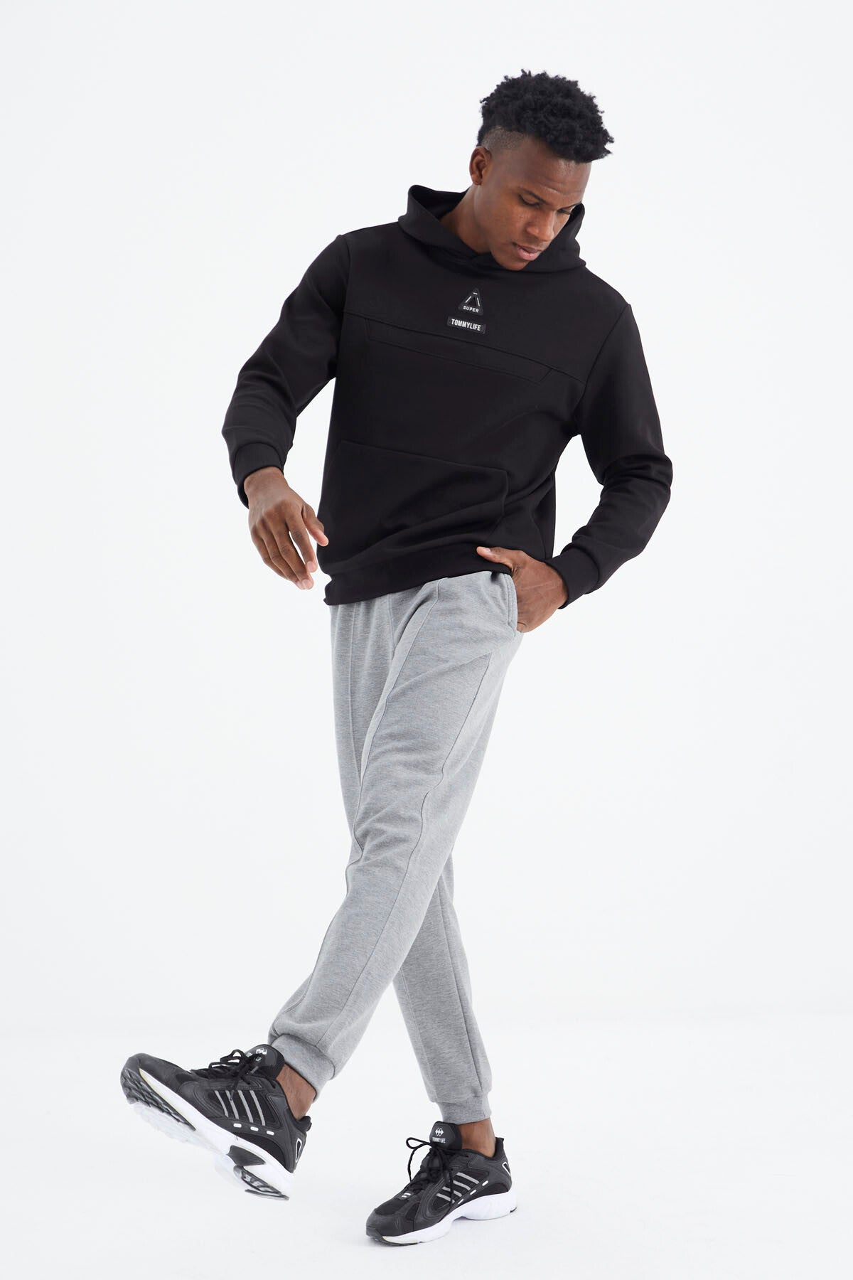 Siyah Kapüşonlu Baskı Detaylı Rahat Kalıp Erkek Sweatshirt - 88296