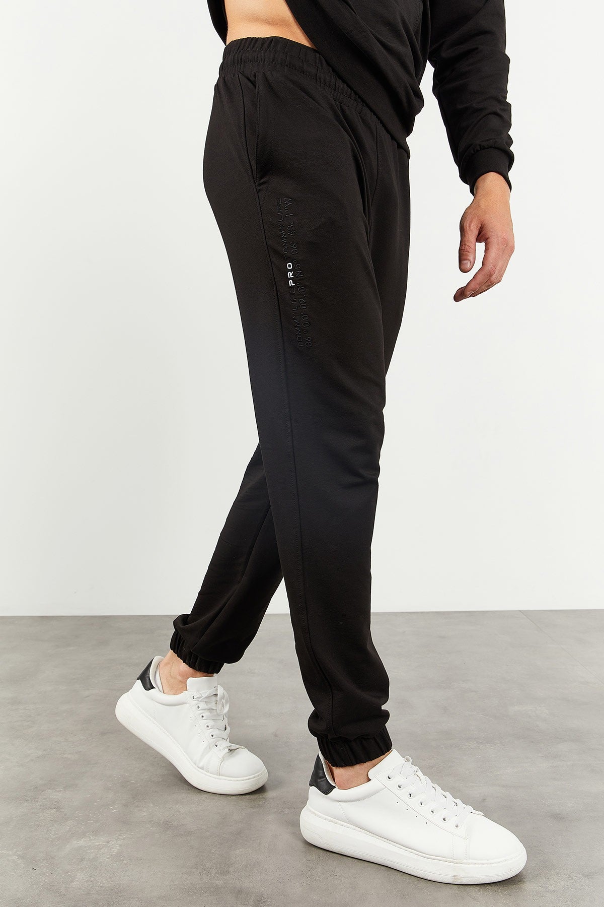 Siyah Kapüşonlu Kanguru Cep Lastik Paça Erkek Oversize Eşofman Takımı - 85117