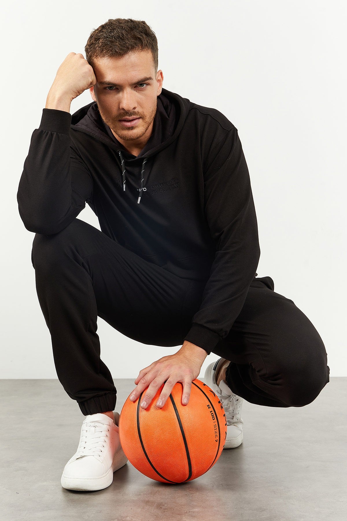 Siyah Kapüşonlu Kanguru Cep Lastik Paça Erkek Oversize Eşofman Takımı - 85117