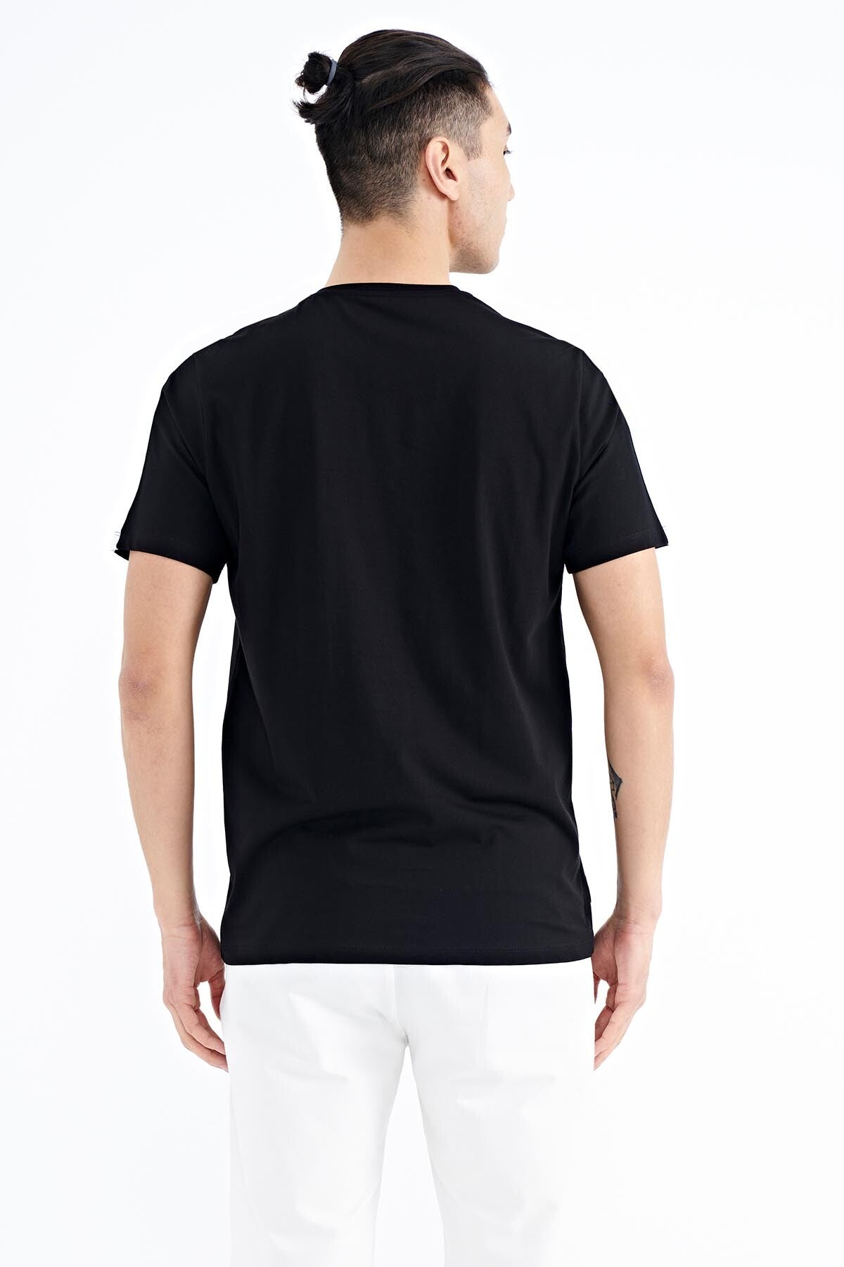 Siyah Kol Şerit Detaylı O Yaka Standart Kalıp Erkek T-shirt - 88234