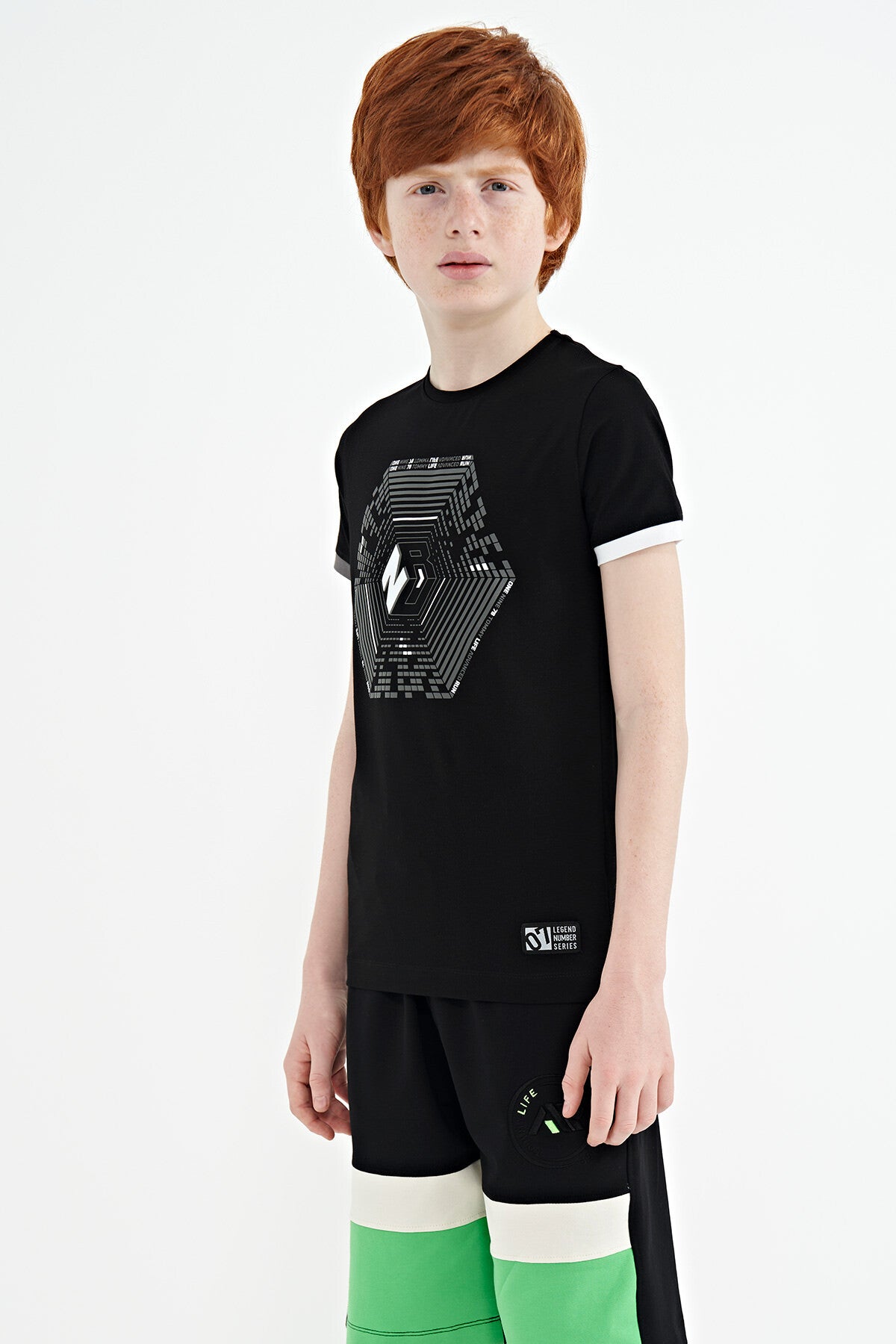 Siyah Kol Ucu Renkli Detaylı Baskılı Standart Kalıp Erkek Çocuk T-Shirt - 11156