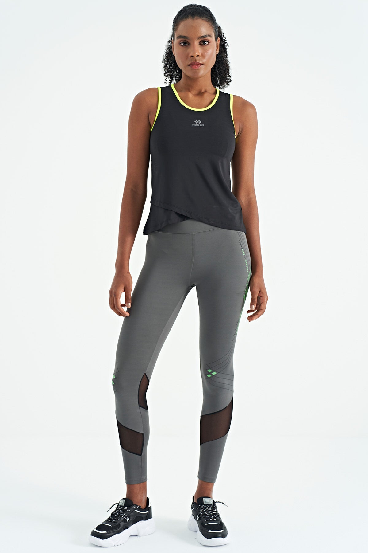 Siyah Logo Baskılı Biye Şeritli Standart Kalıp Kadın Spor Atlet - 97255