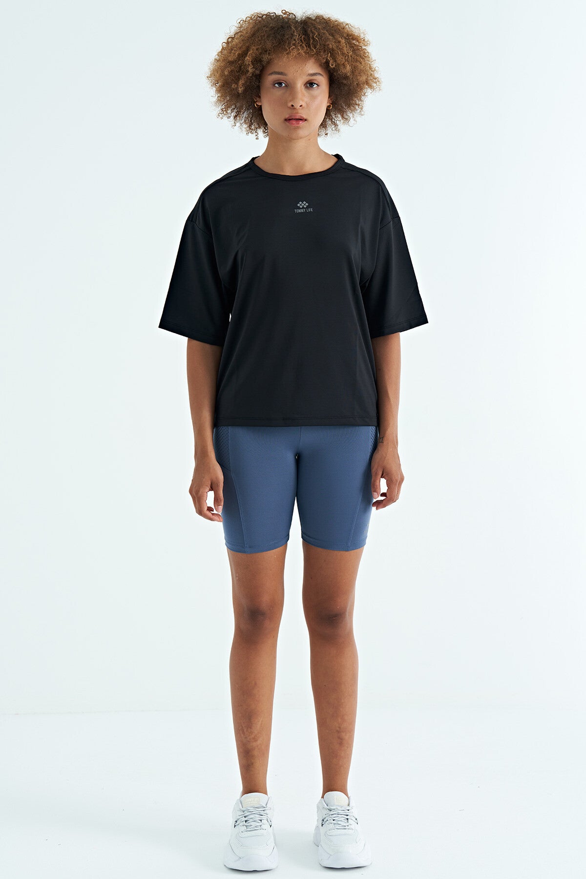 Siyah O Yaka Baskı Detaylı Oversize Kısa Kol Kadın T-Shirt - 97263