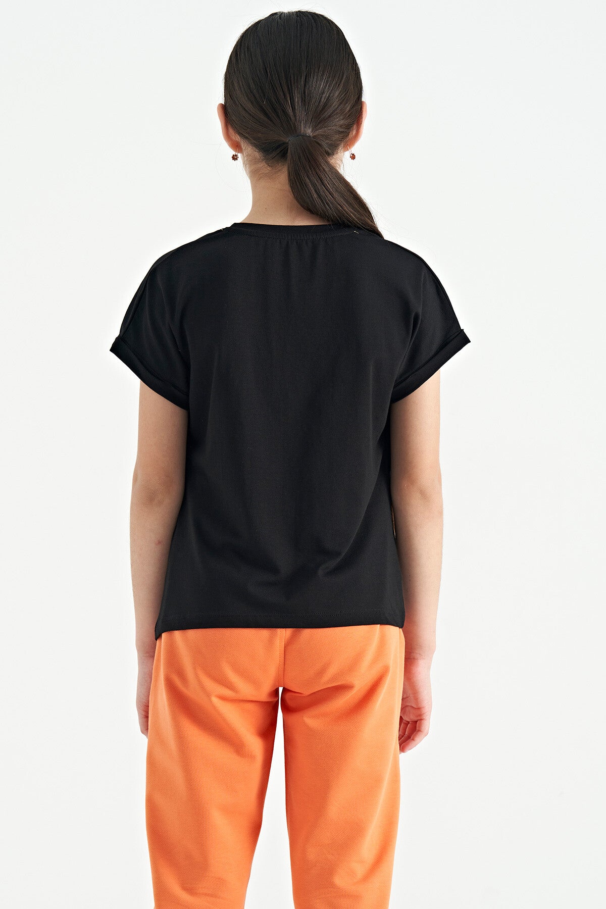 Siyah O Yaka Düşük Omuzlu Rahat Form Kısa Kollu Kız Çocuk T-Shirt - 75128