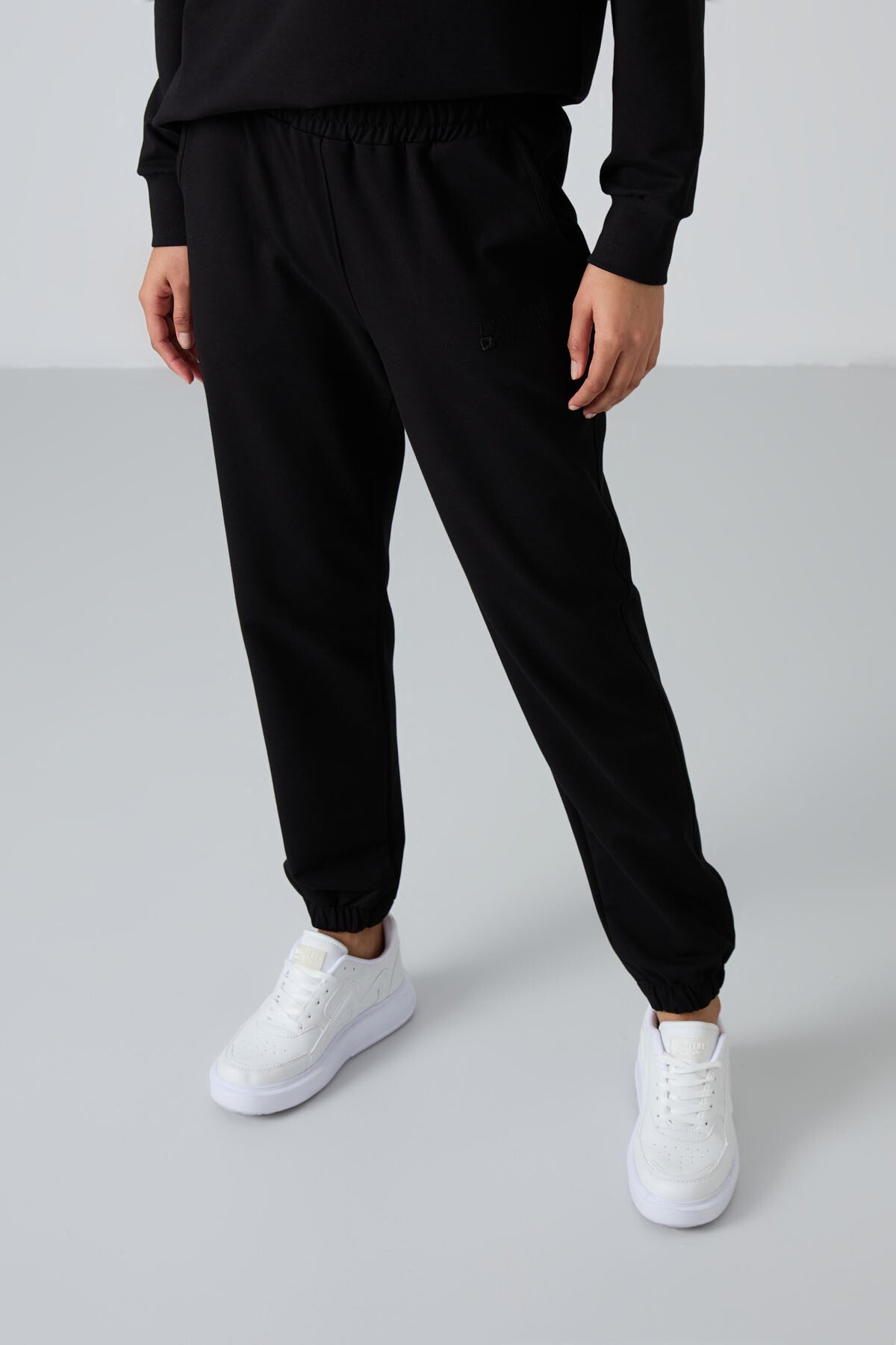 Siyah Basic Pamuklu O Yaka Oversize Lastik Paça Kadın Eşofman Takım - 95287