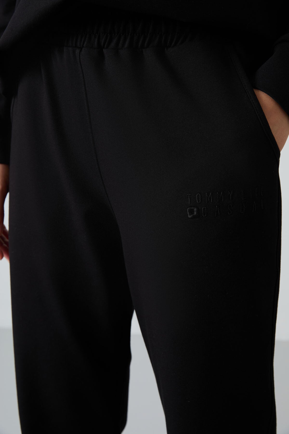 Siyah Basic Pamuklu O Yaka Oversize Lastik Paça Kadın Eşofman Takım - 95287