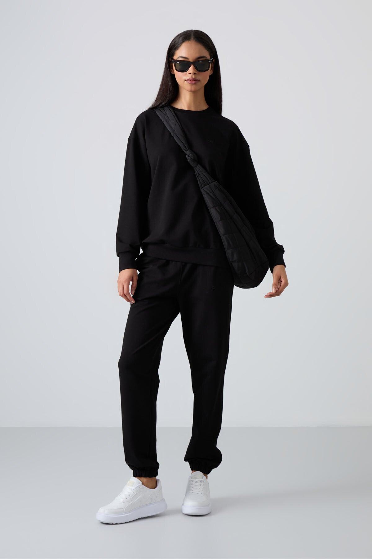 Siyah Basic Pamuklu O Yaka Oversize Lastik Paça Kadın Eşofman Takım - 95287