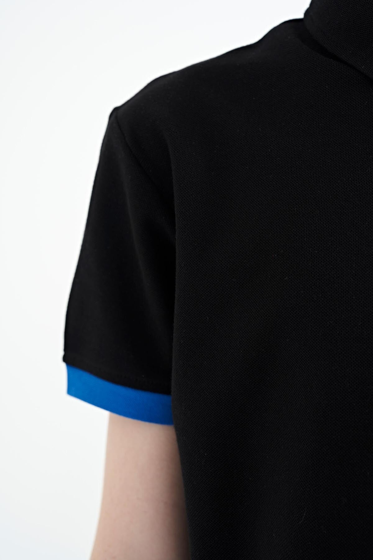 Siyah Ön Cep Detaylı Baskılı Standart Kalıp Polo Yaka Erkek Çocuk T-Shirt - 11102