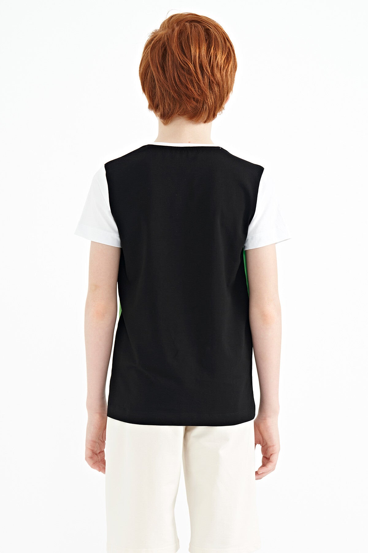 Siyah Renk Bloklu O Yaka Baskı Detaylı Standart Kalıp Erkek Çocuk T-Shirt - 11135