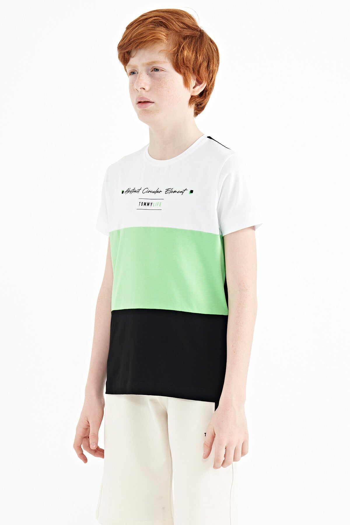 Siyah Renk Bloklu O Yaka Baskı Detaylı Standart Kalıp Erkek Çocuk T-Shirt - 11135