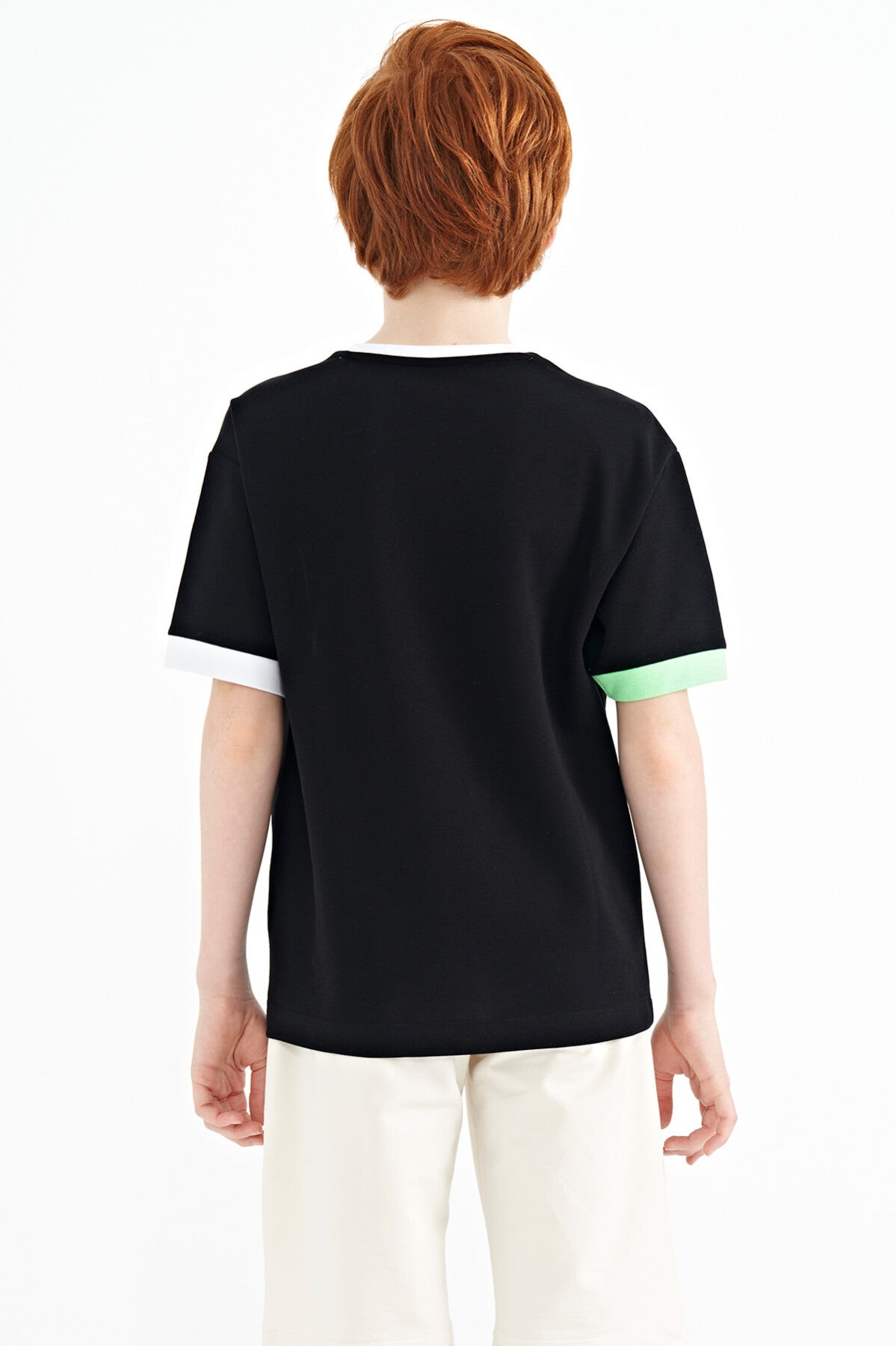 Siyah Renk Geçişli Nakışlı Oversize Erkek Çocuk T-Shirt - 11159