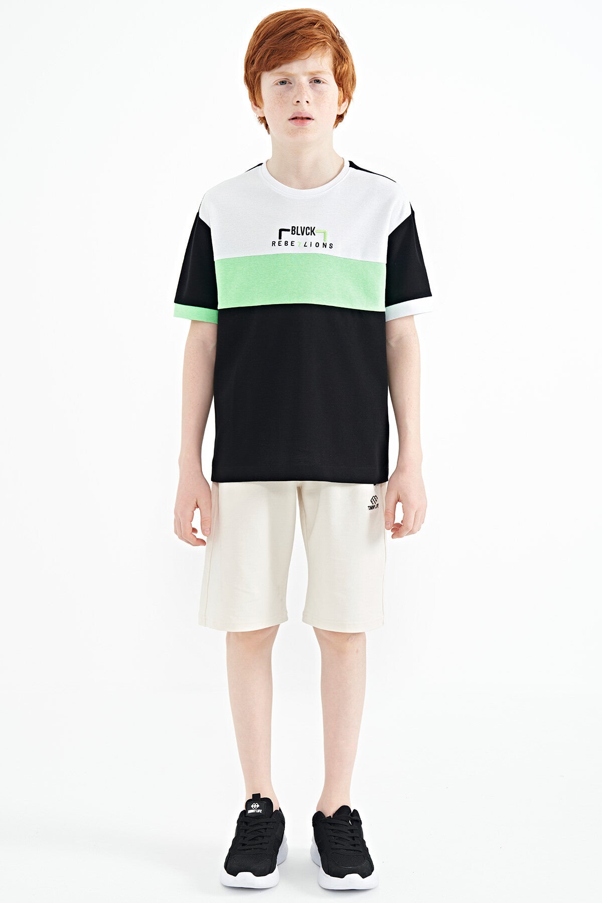Siyah Renk Geçişli Nakışlı Oversize Erkek Çocuk T-Shirt - 11159