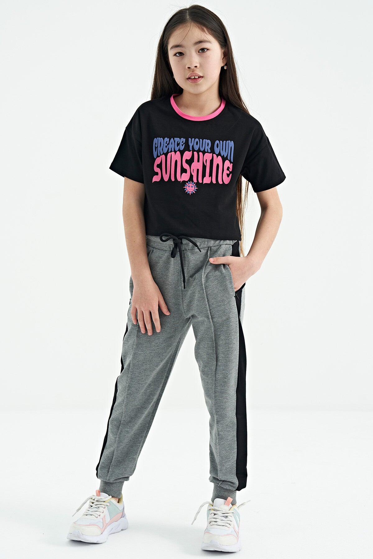 Siyah Renkli Yazı Baskılı O Yaka Oversize Kısa Kollu Kız Çocuk T-Shirt - 75111