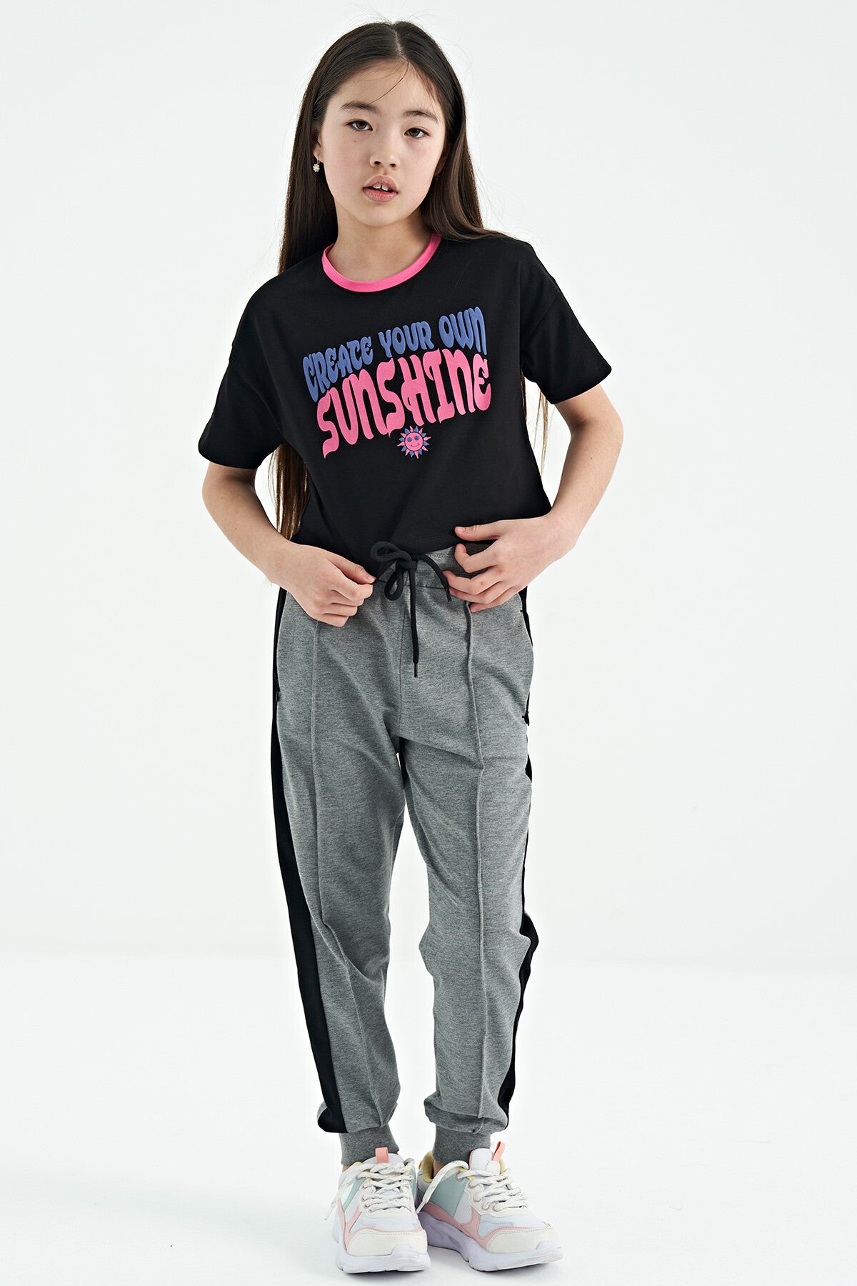 Siyah Renkli Yazı Baskılı O Yaka Oversize Kısa Kollu Kız Çocuk T-Shirt - 75111