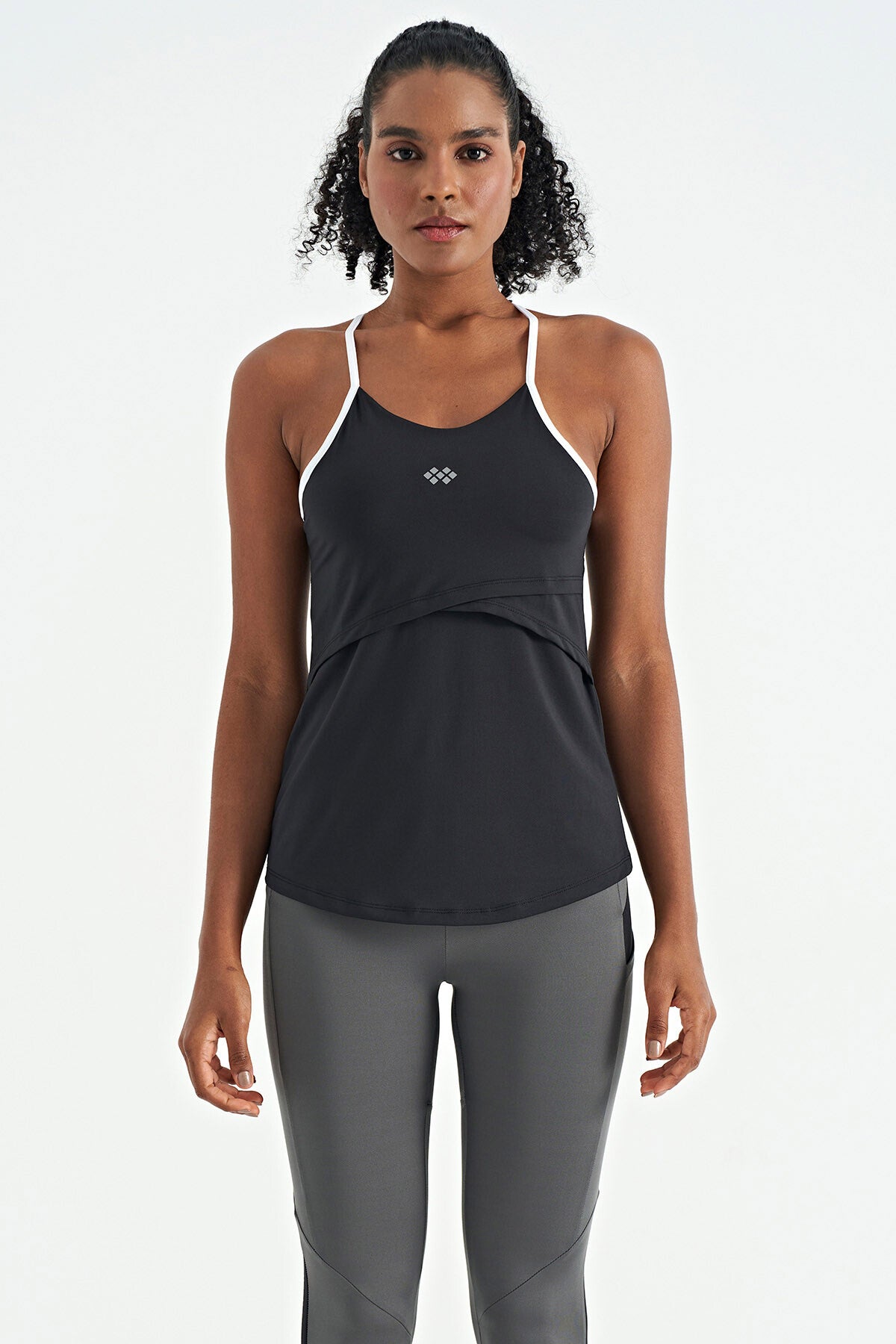 Siyah Sırt Çarpraz Askı Detaylı Standart Kalıp Kadın Spor Atlet - 97261